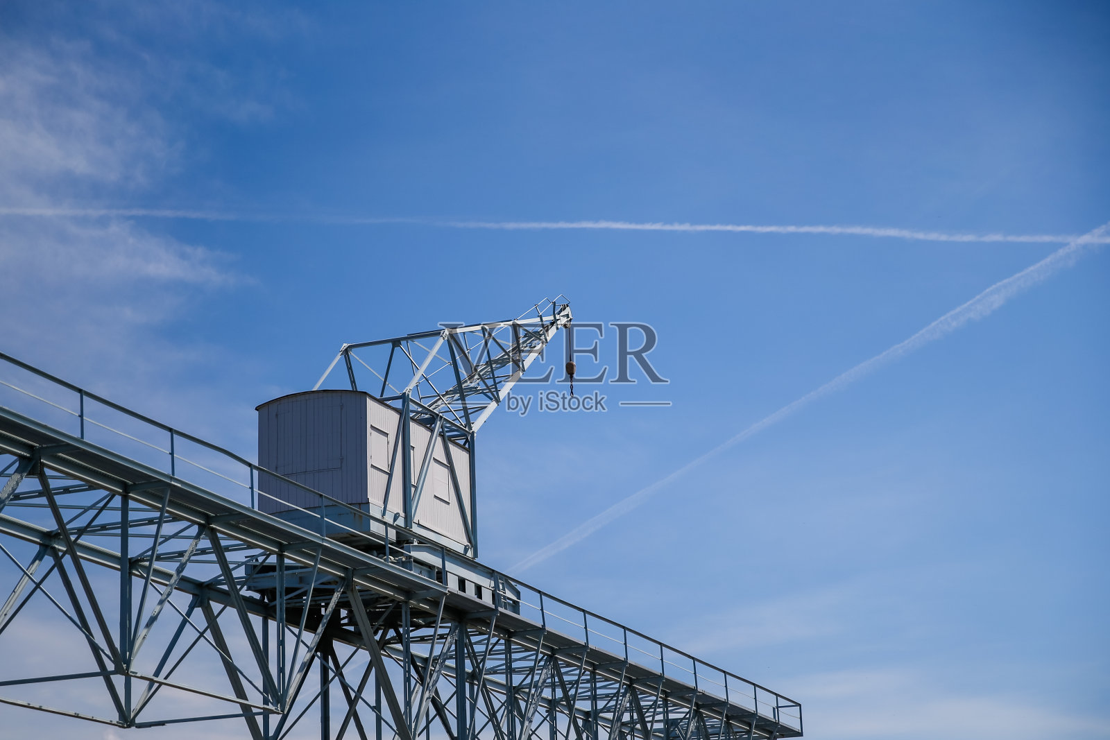 哥本哈根海岸上起重机支撑桁架的特写照片摄影图片
