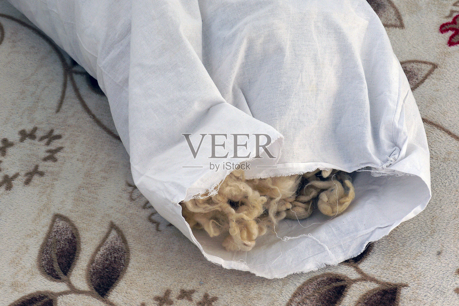 羊毛枕头，用羊毛做枕头，羊毛做枕头，照片摄影图片