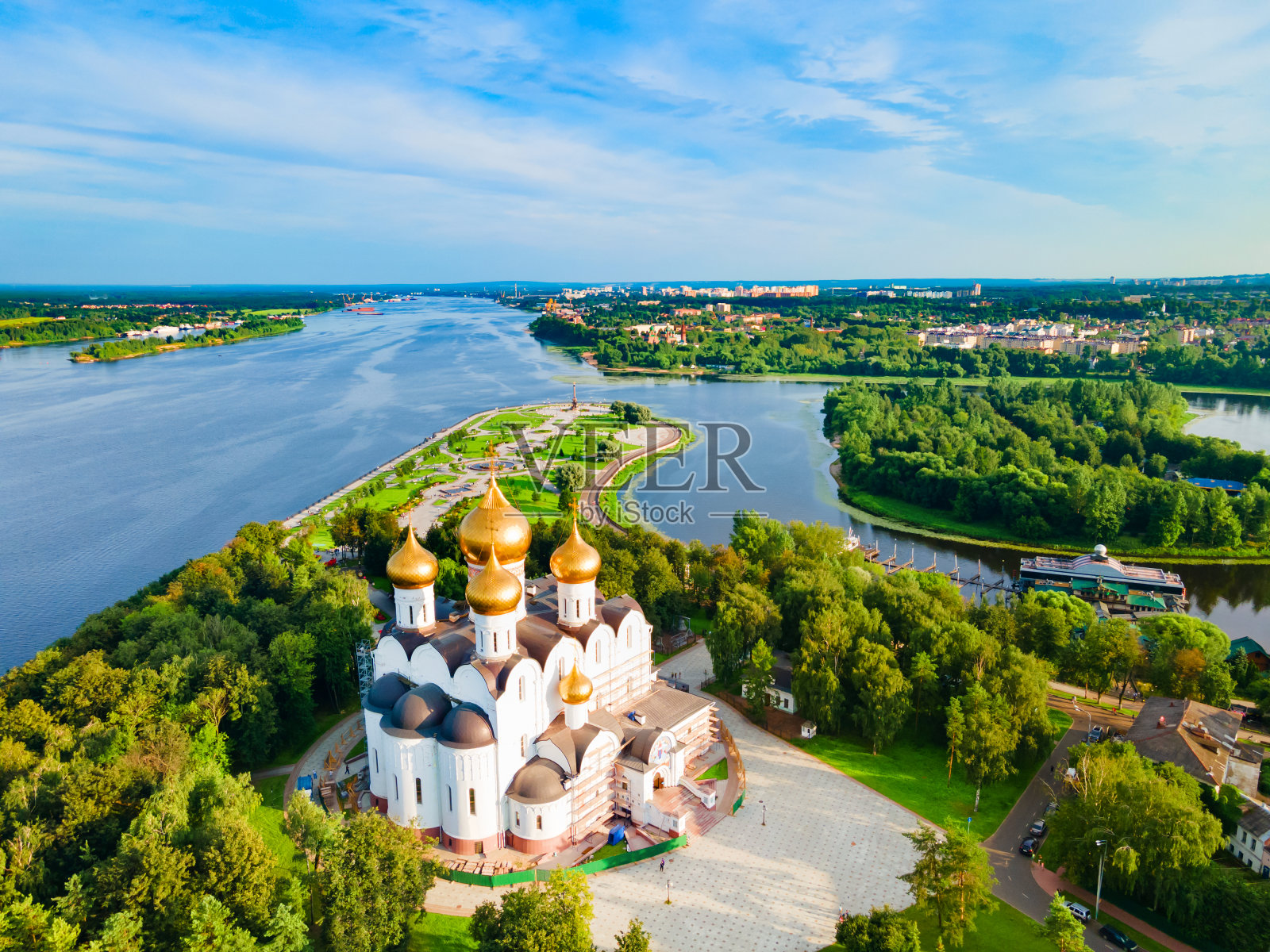 升天大教堂鸟瞰图，雅罗斯拉夫尔照片摄影图片