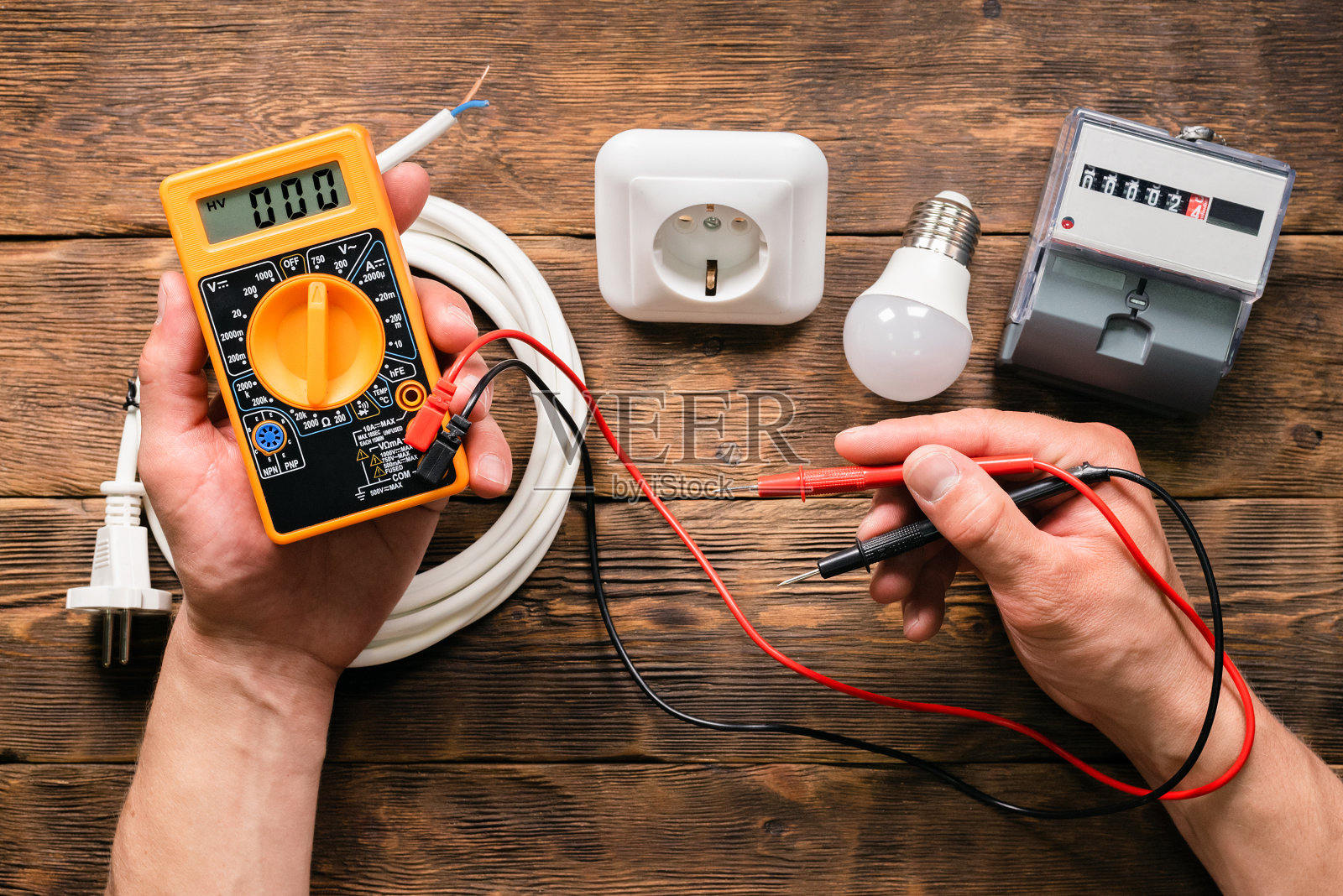 电气工作。照片摄影图片