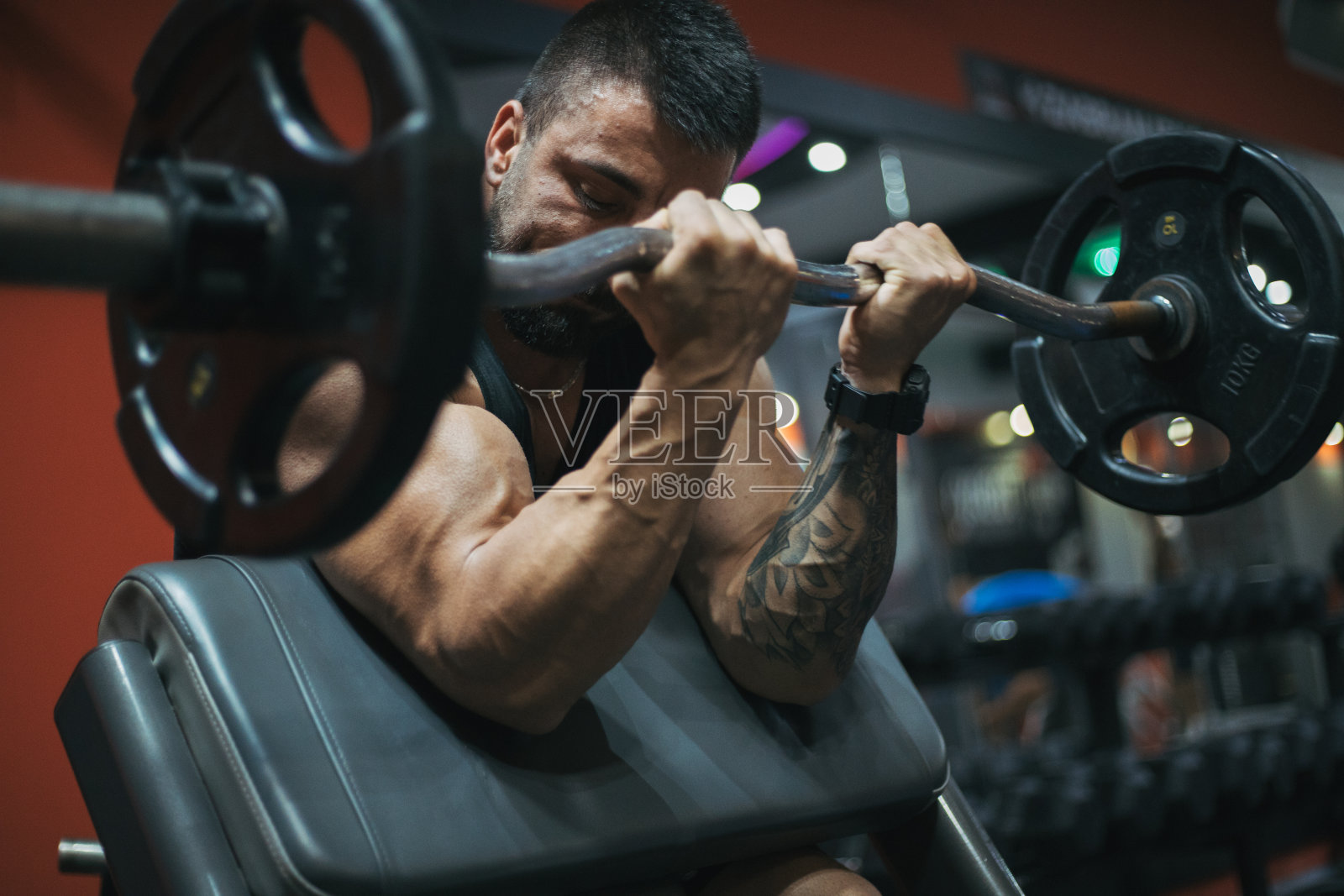 强壮的男人照片摄影图片