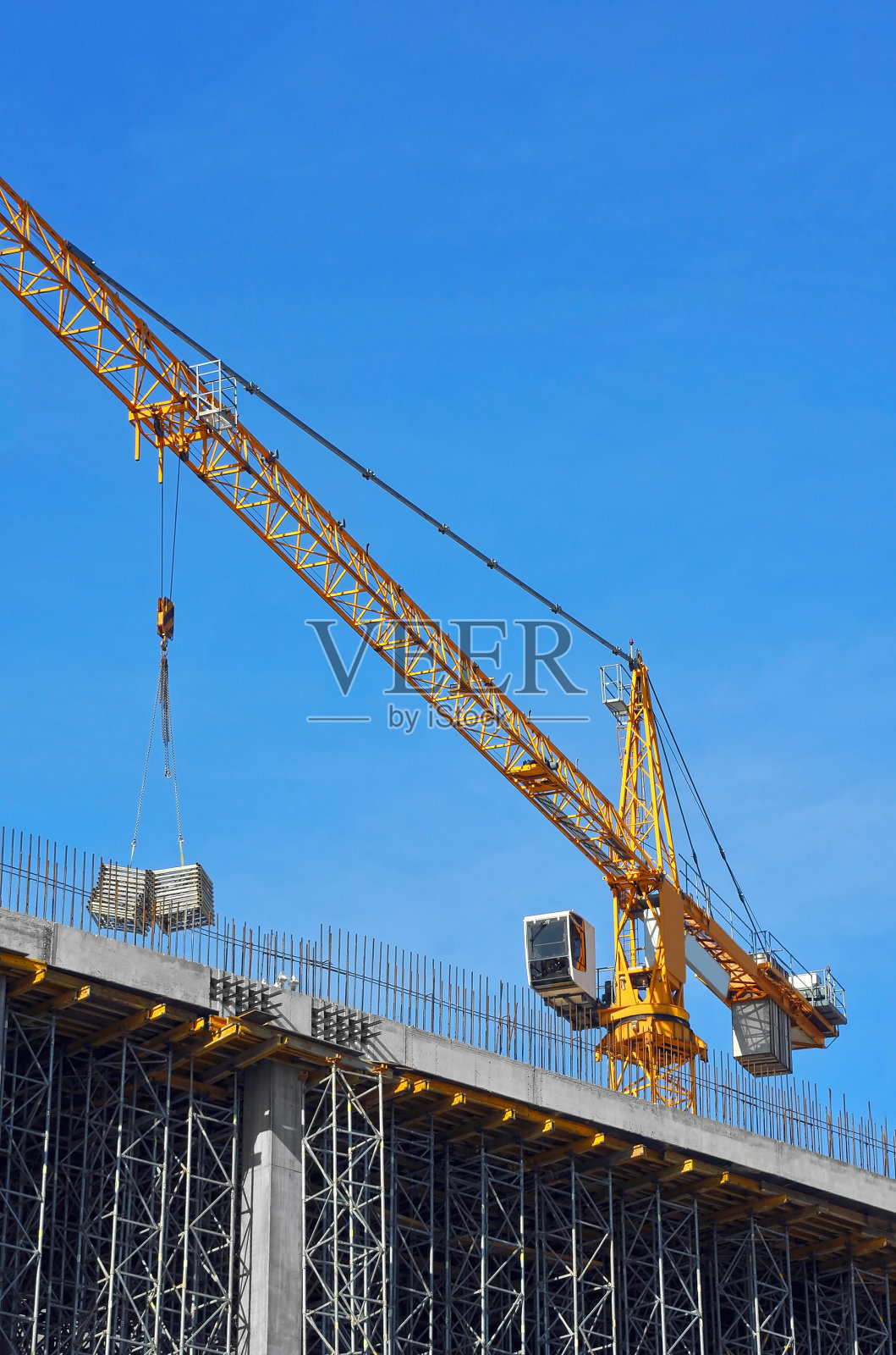 起重机及高层建筑工地照片摄影图片