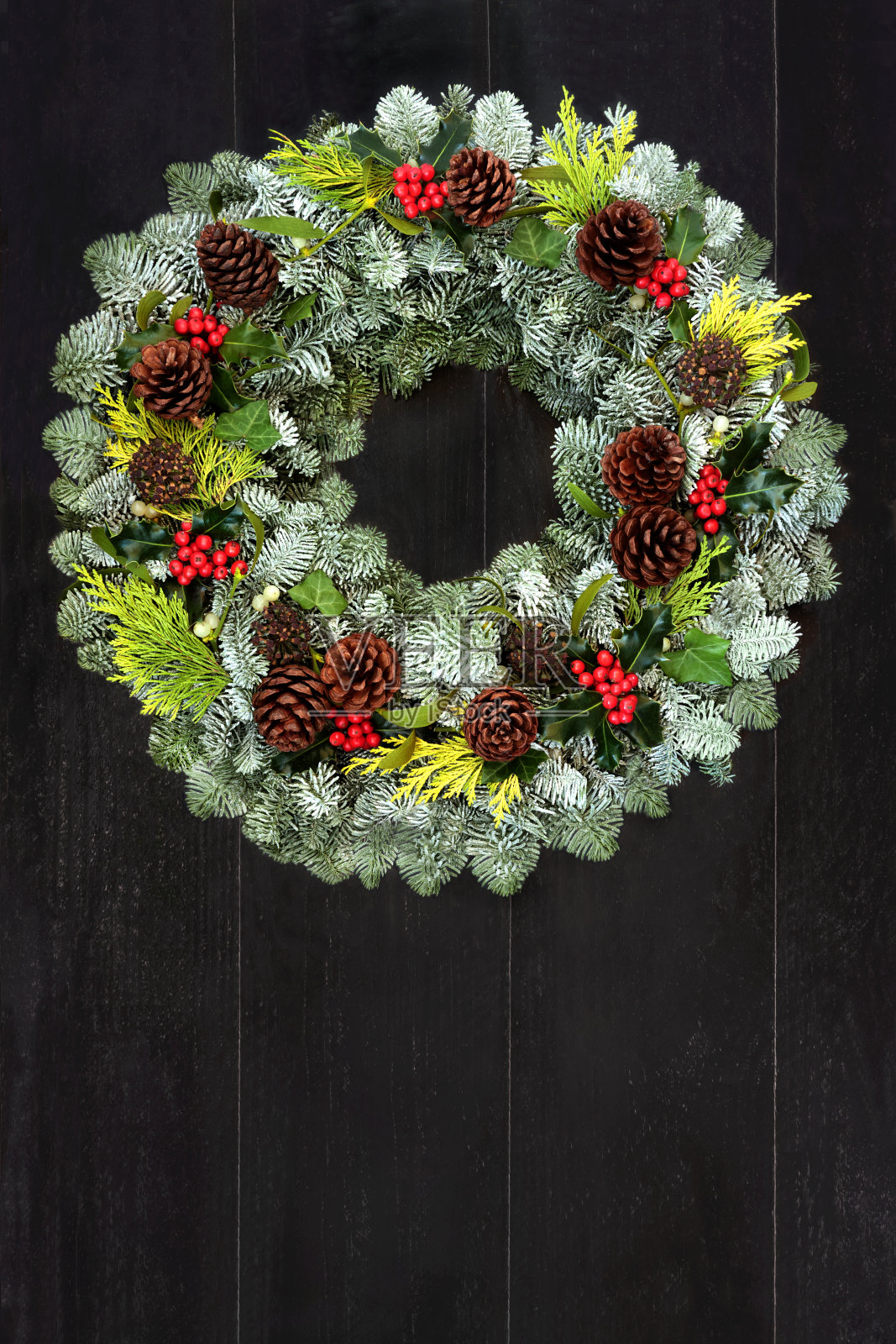 天然云杉冬至花环照片摄影图片