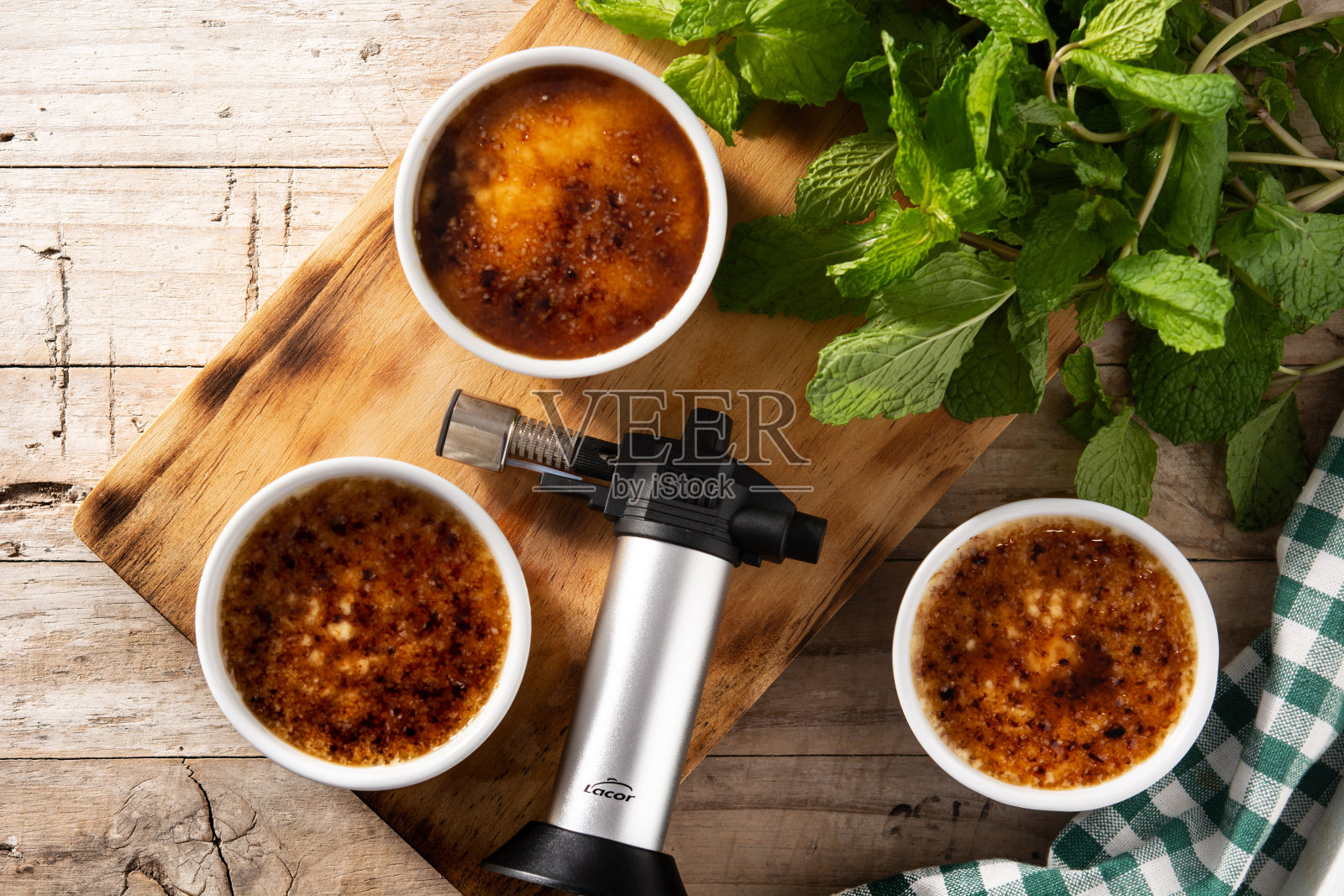 自制焦糖布丁照片摄影图片