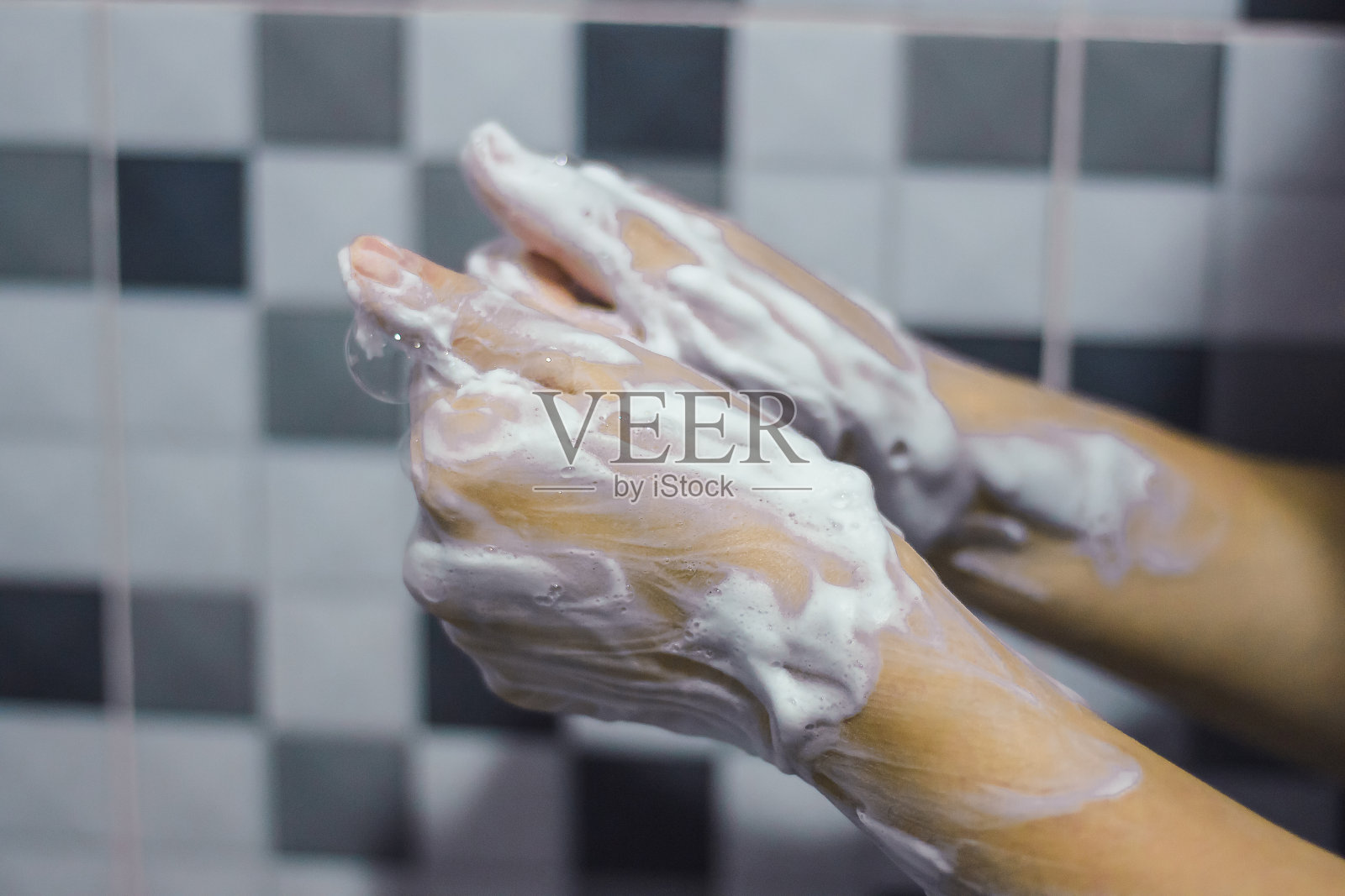 勤洗手，预防传染病。照片摄影图片