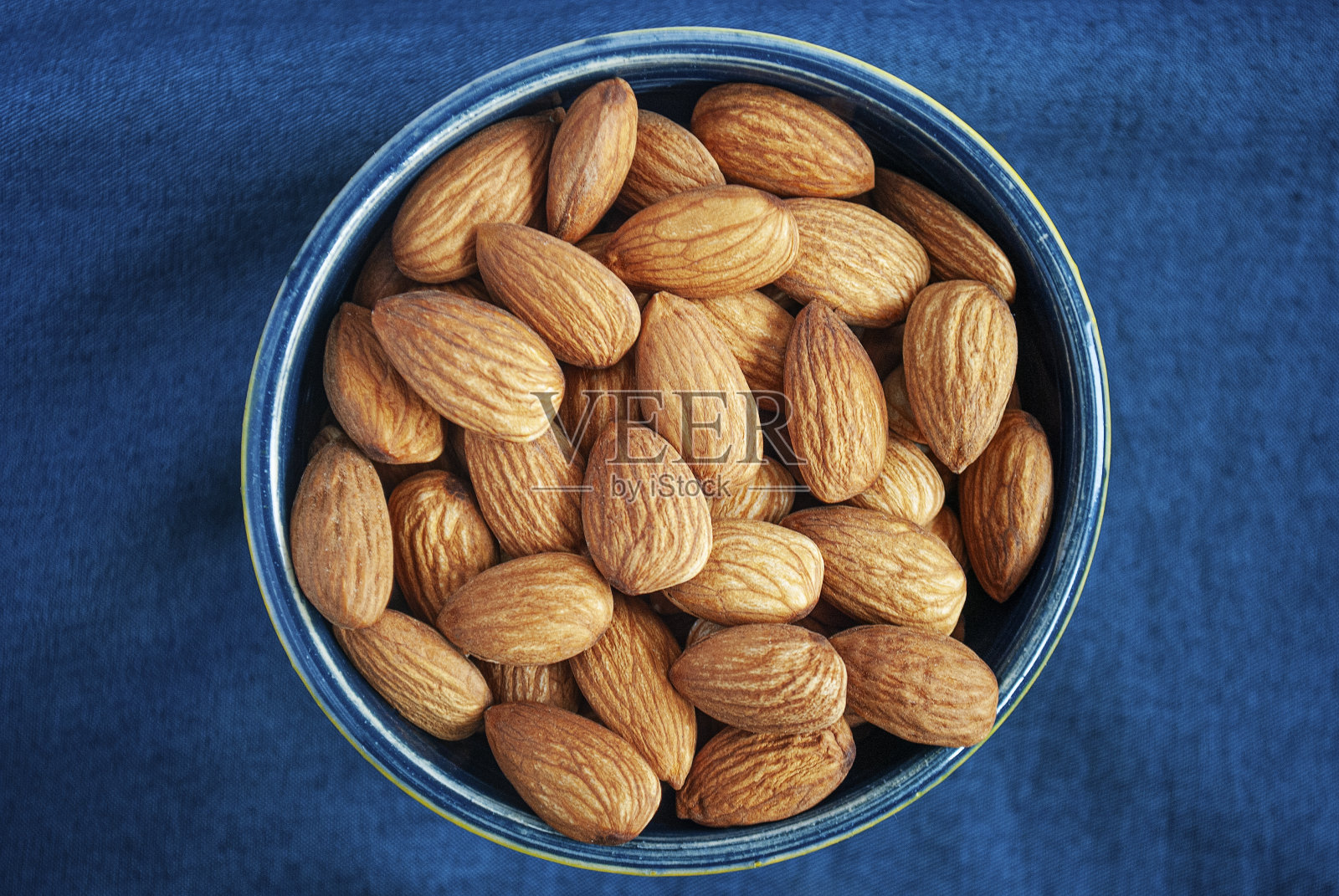 干杏仁。照片摄影图片