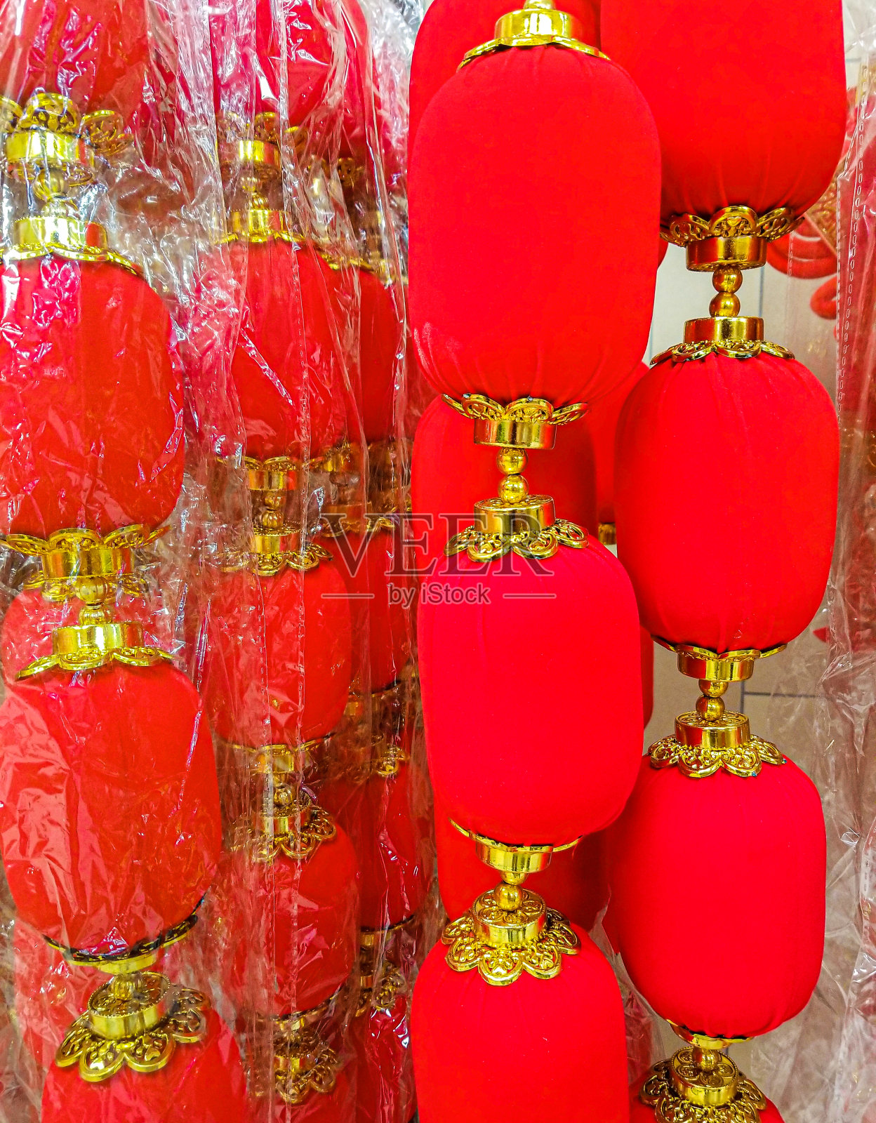 中国传统的春节装饰品，上面有吉祥含义的汉字。照片摄影图片