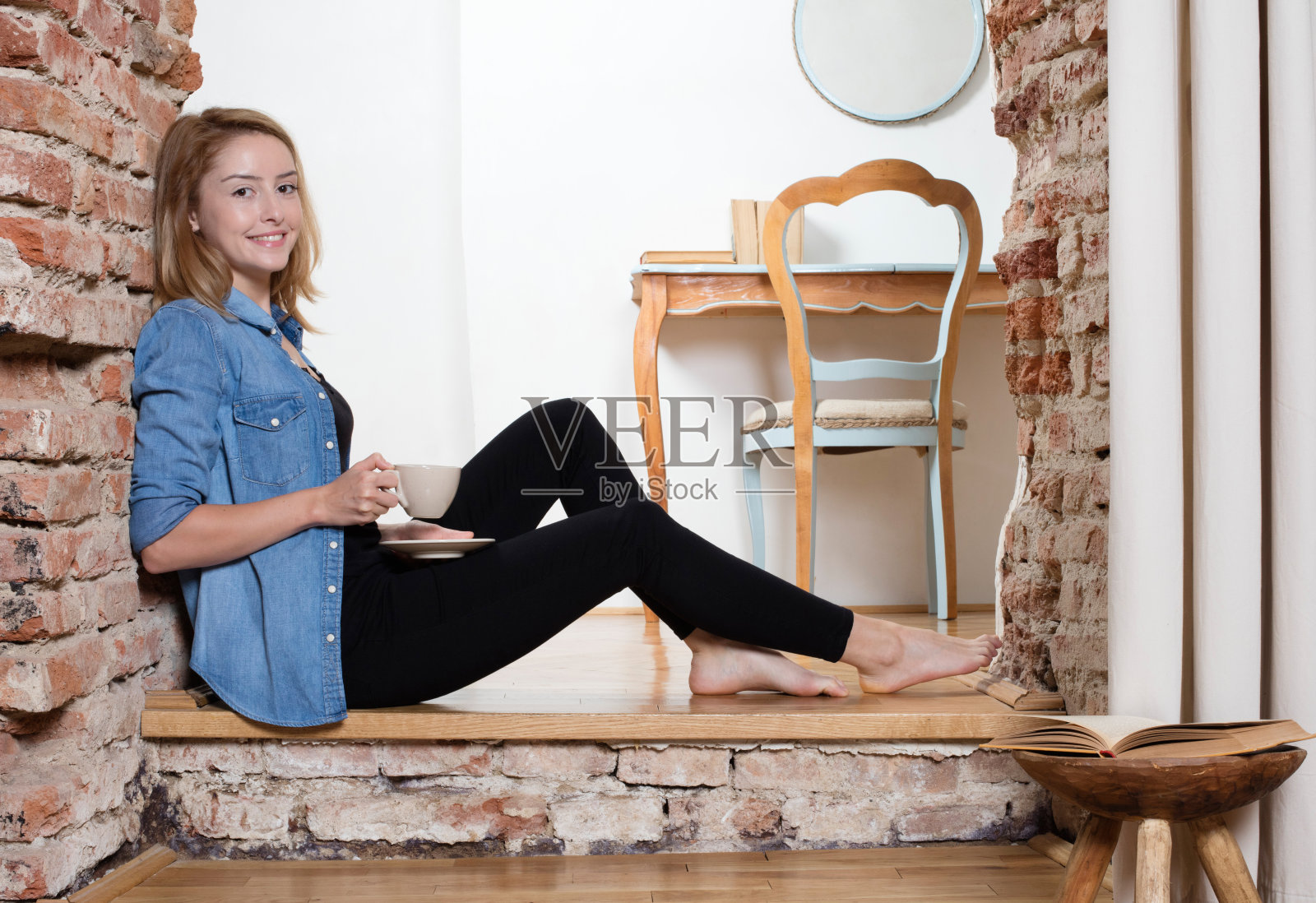 享受咖啡照片摄影图片