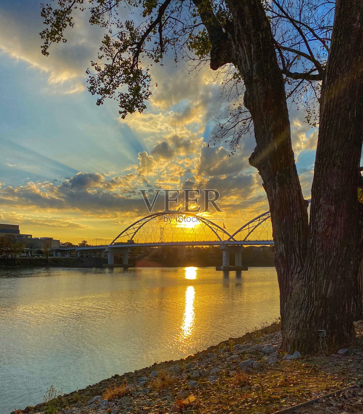 阿肯色河上的日落照片摄影图片