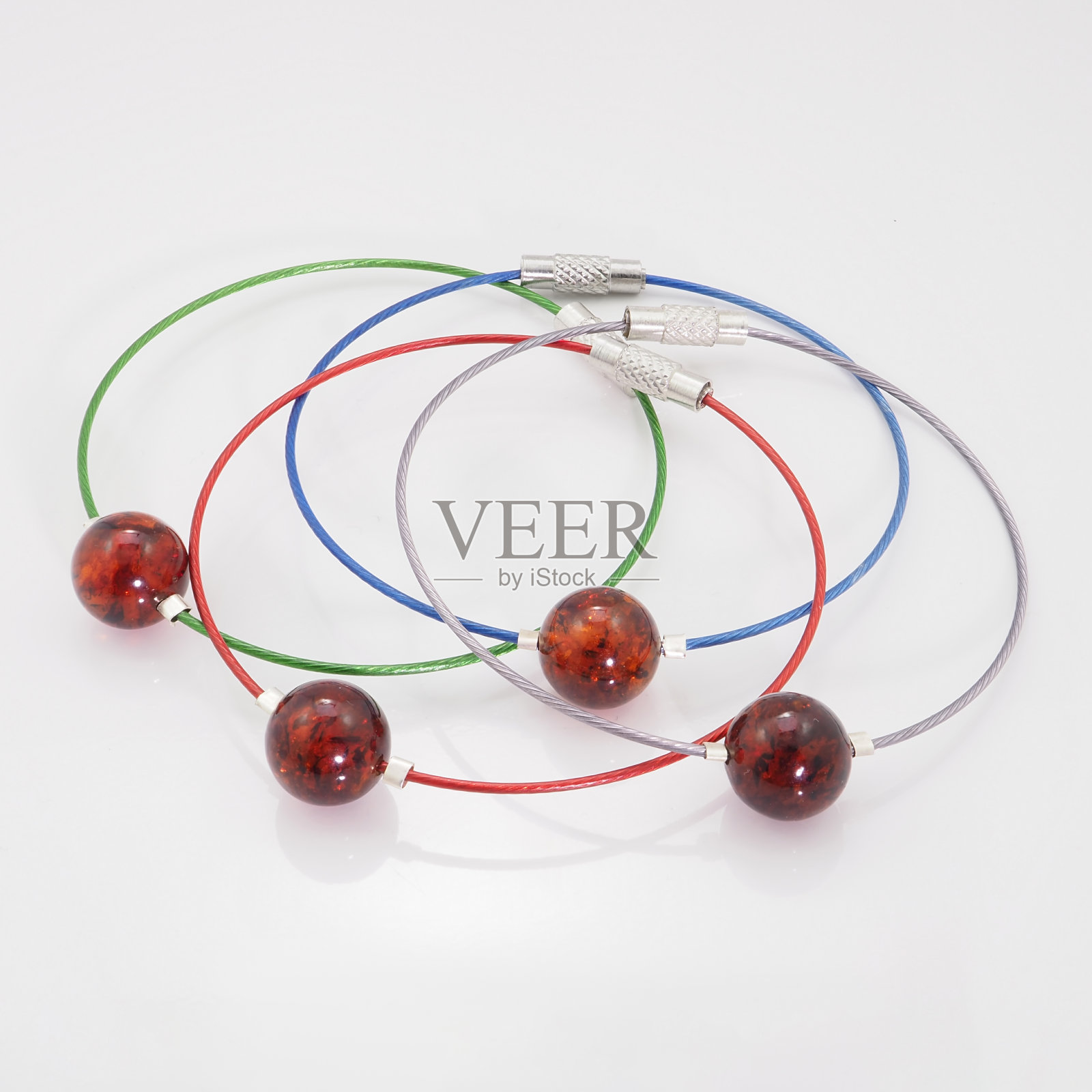 经典的琥珀手链照片摄影图片