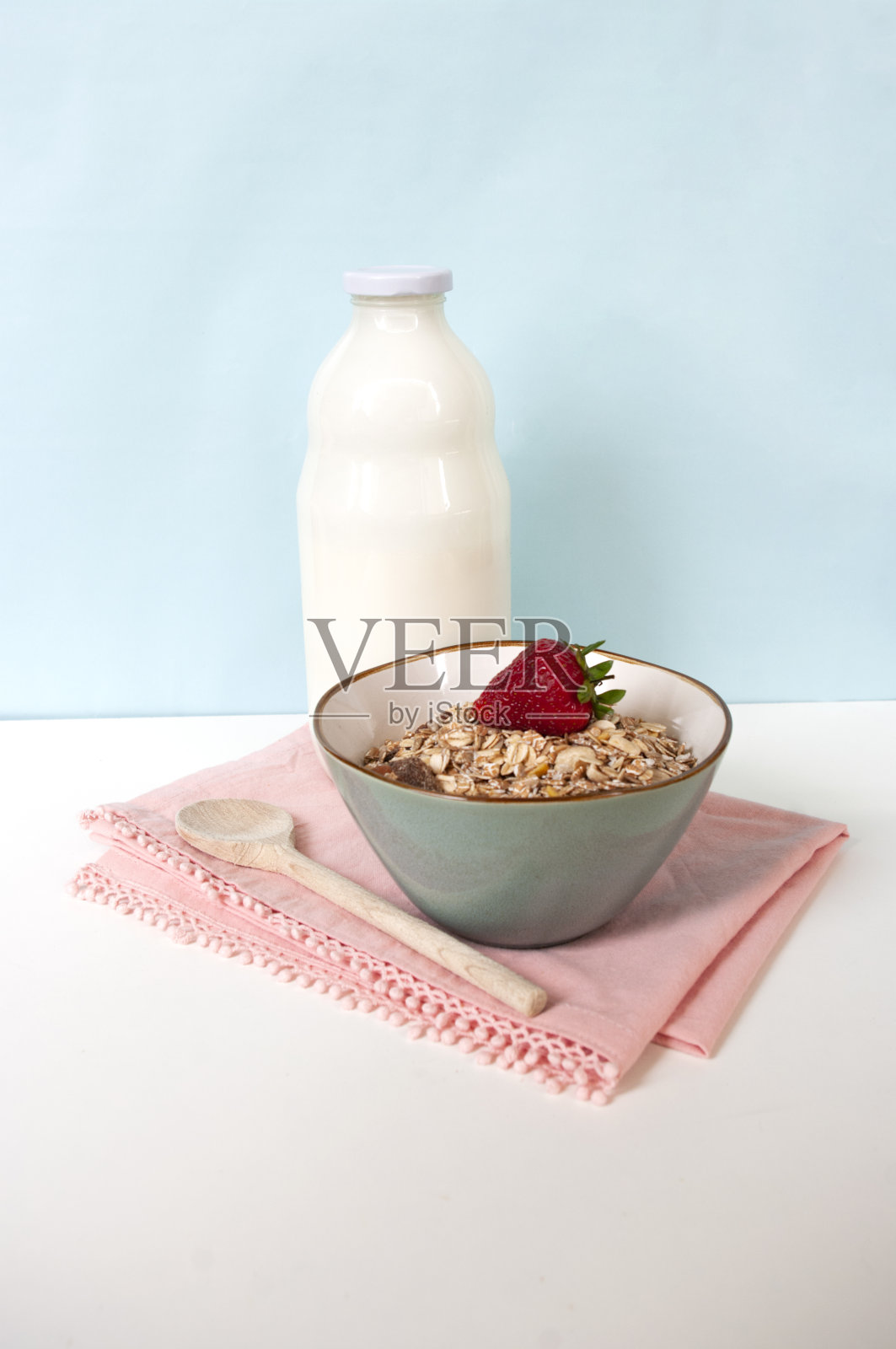 健康的早餐，酸奶和燕麦。有机的食物。照片摄影图片