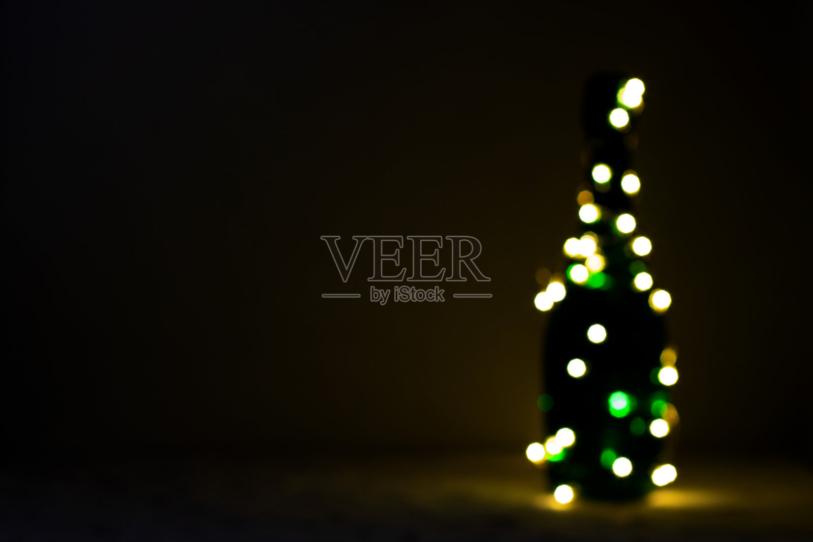 金灯散景以瓶子或圣诞树的形式呈现照片摄影图片