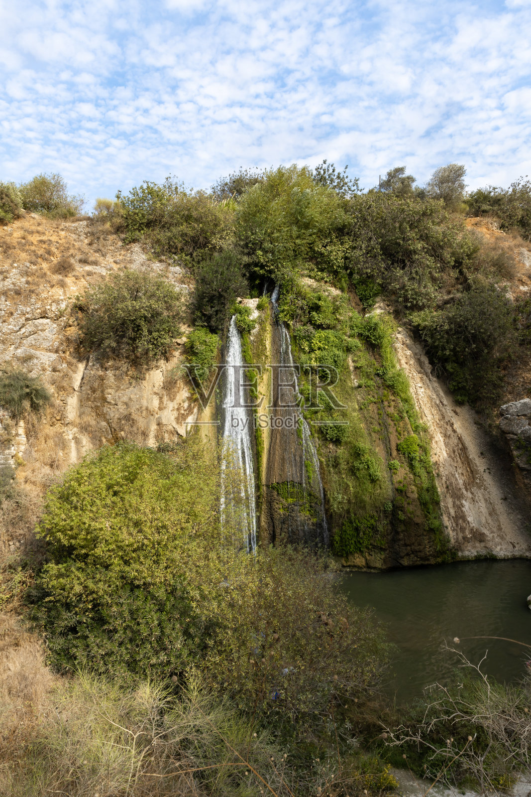 阿云瀑布，源于山之裂隙，位于以色列北部加利利阿云河的延续段照片摄影图片