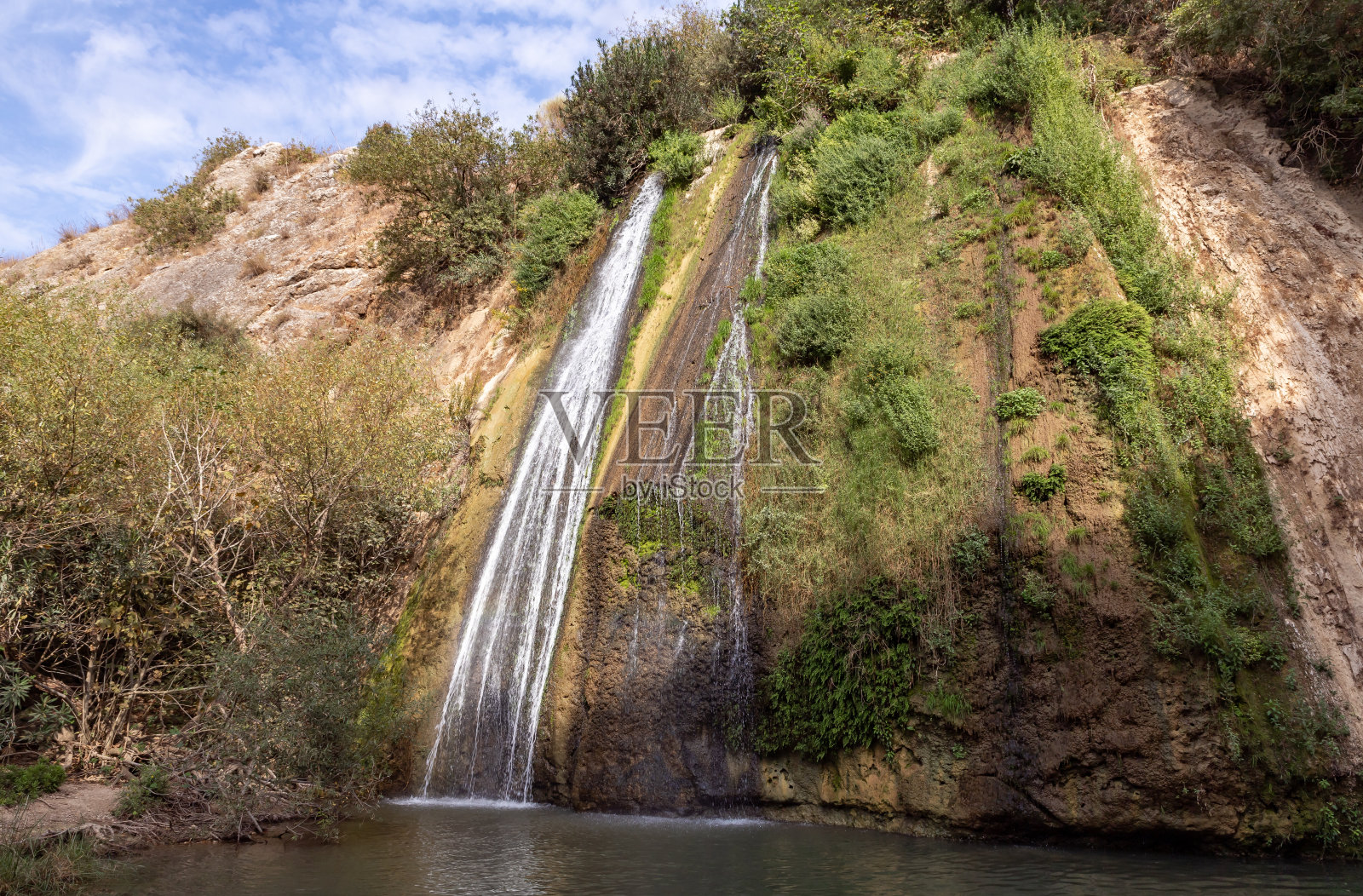 阿云瀑布，源于山之裂隙，位于以色列北部加利利阿云河的延续段照片摄影图片