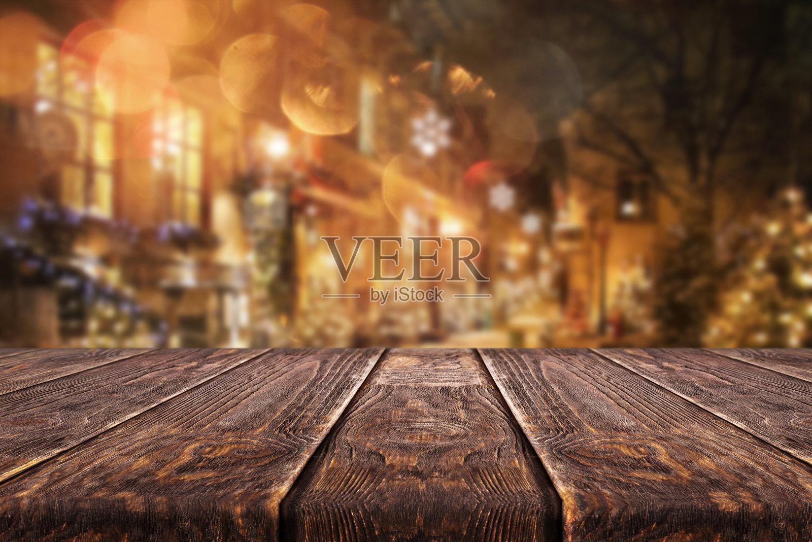 木制书桌上的圣诞室内背景，新的一年的概念照片摄影图片