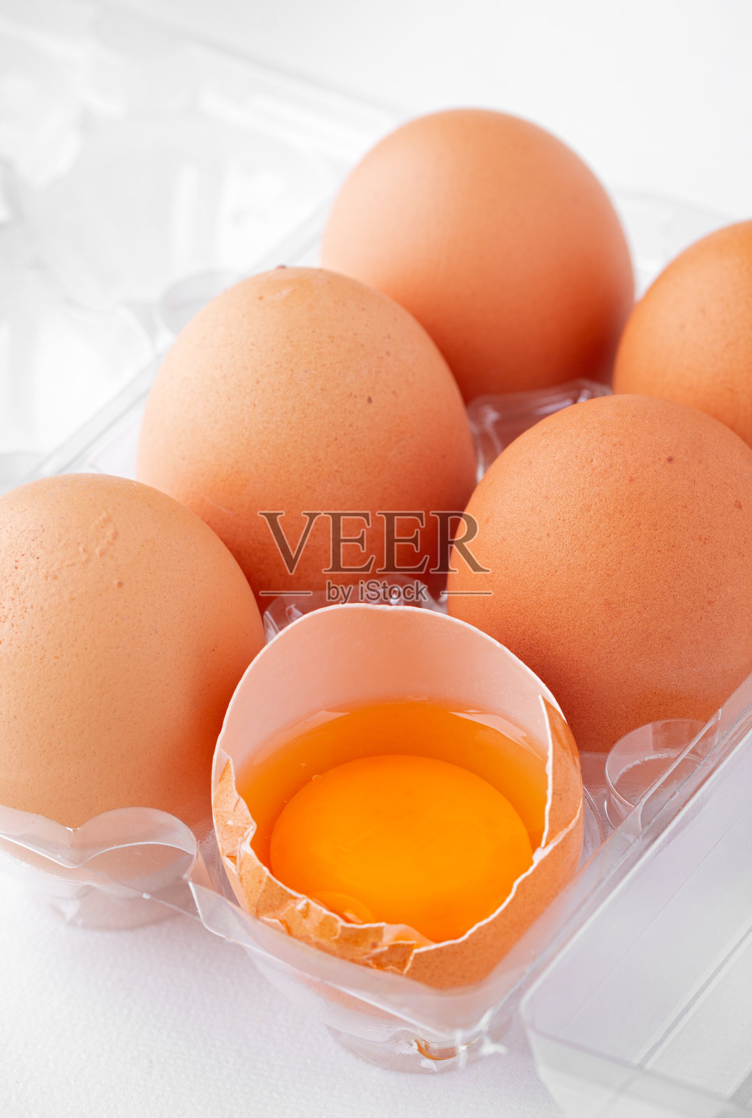 新鲜的有机自由放养棕色鸡蛋照片摄影图片