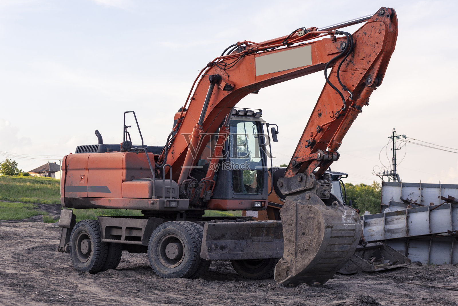 在建筑地盘使用挖掘机进行挖掘工作。重型机械照片摄影图片