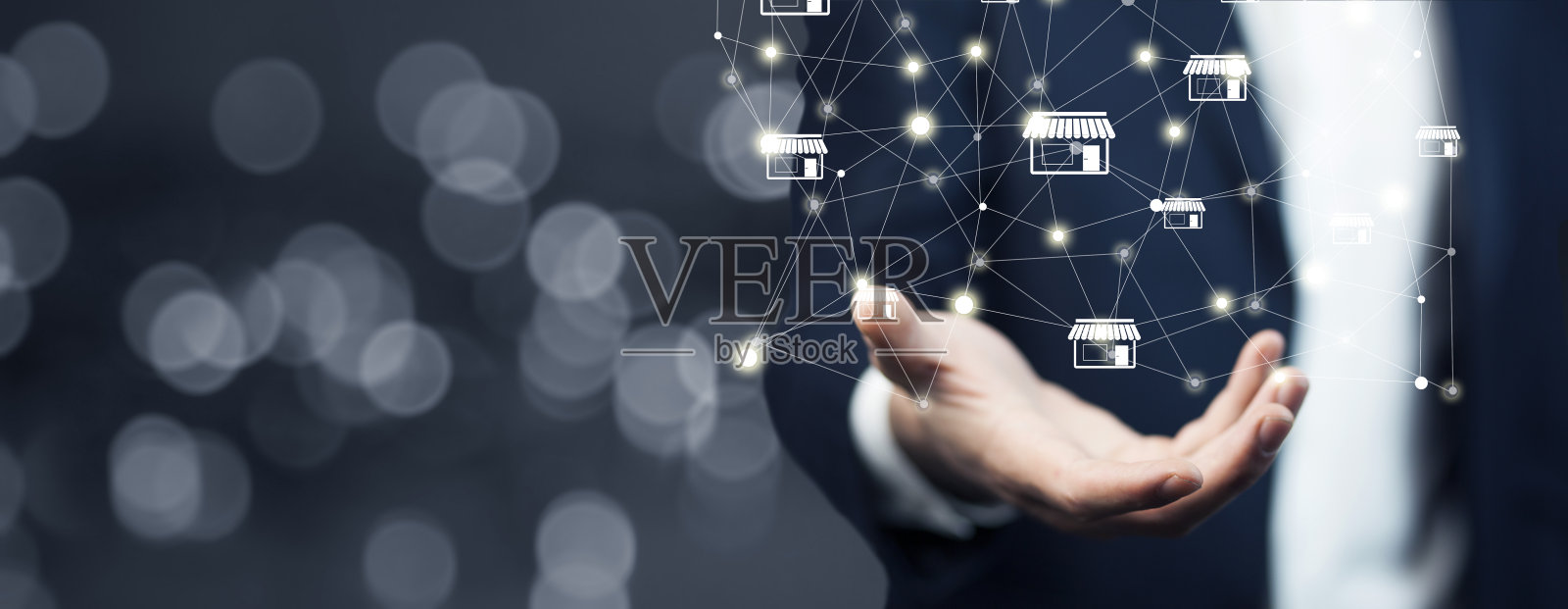 持有房地产概念的人照片摄影图片