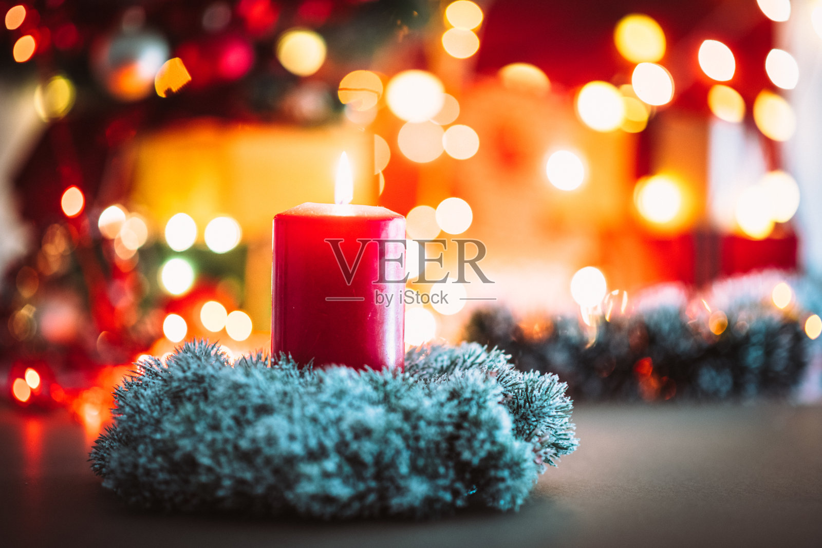 圣诞假期-圣诞装饰和圣诞灯与复印空间照片摄影图片