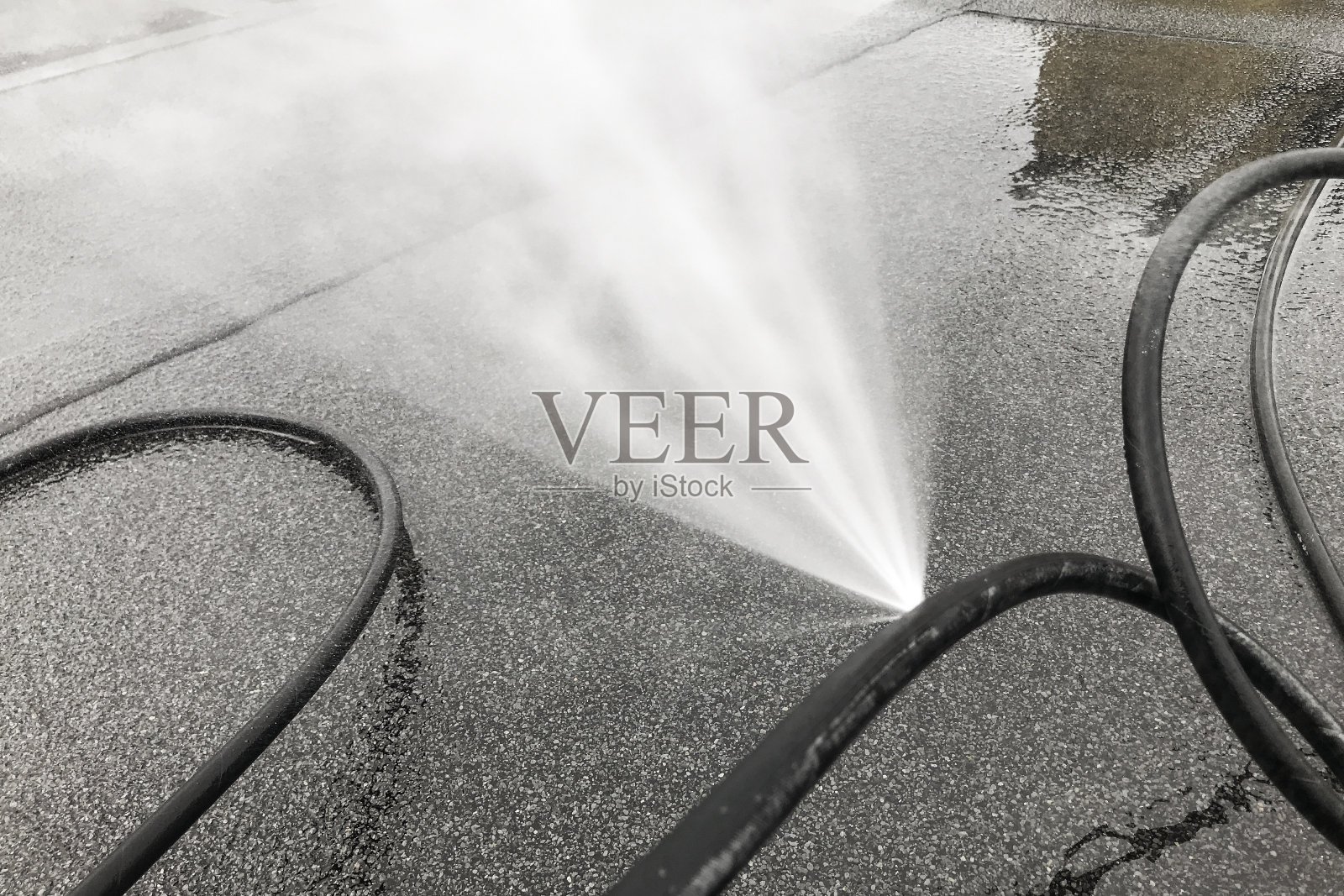 软管破裂和高压水泄漏照片摄影图片