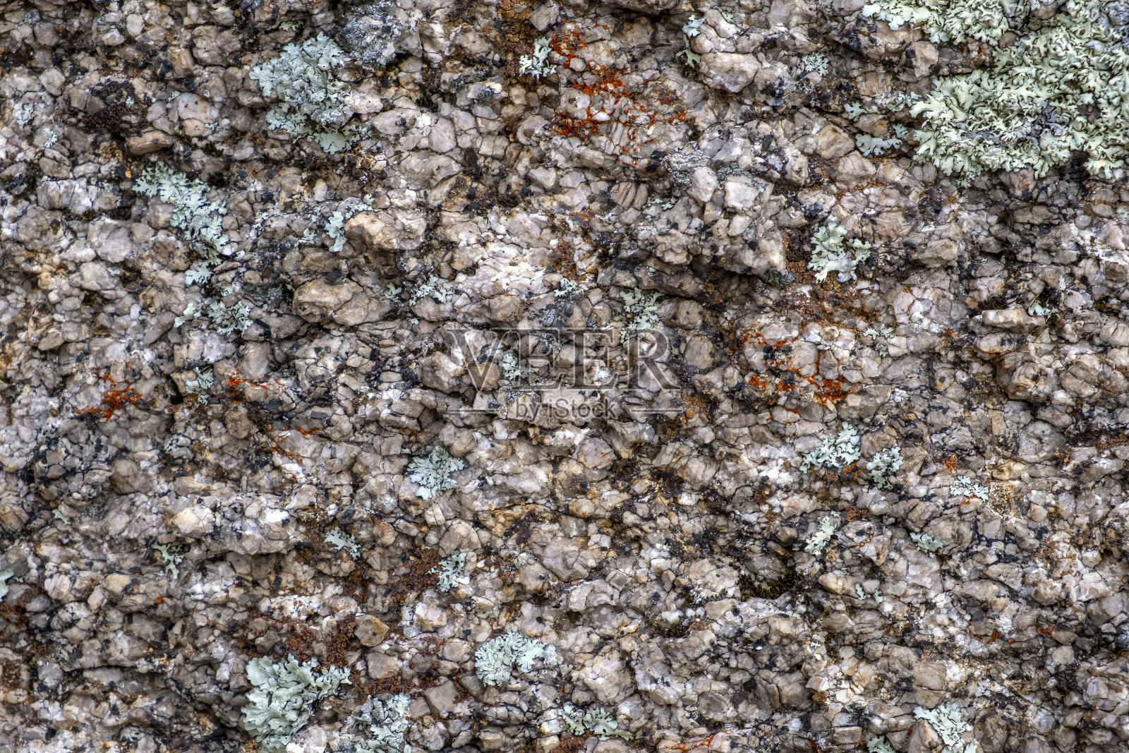 岩石以不同颜色的临宸为背景。照片摄影图片