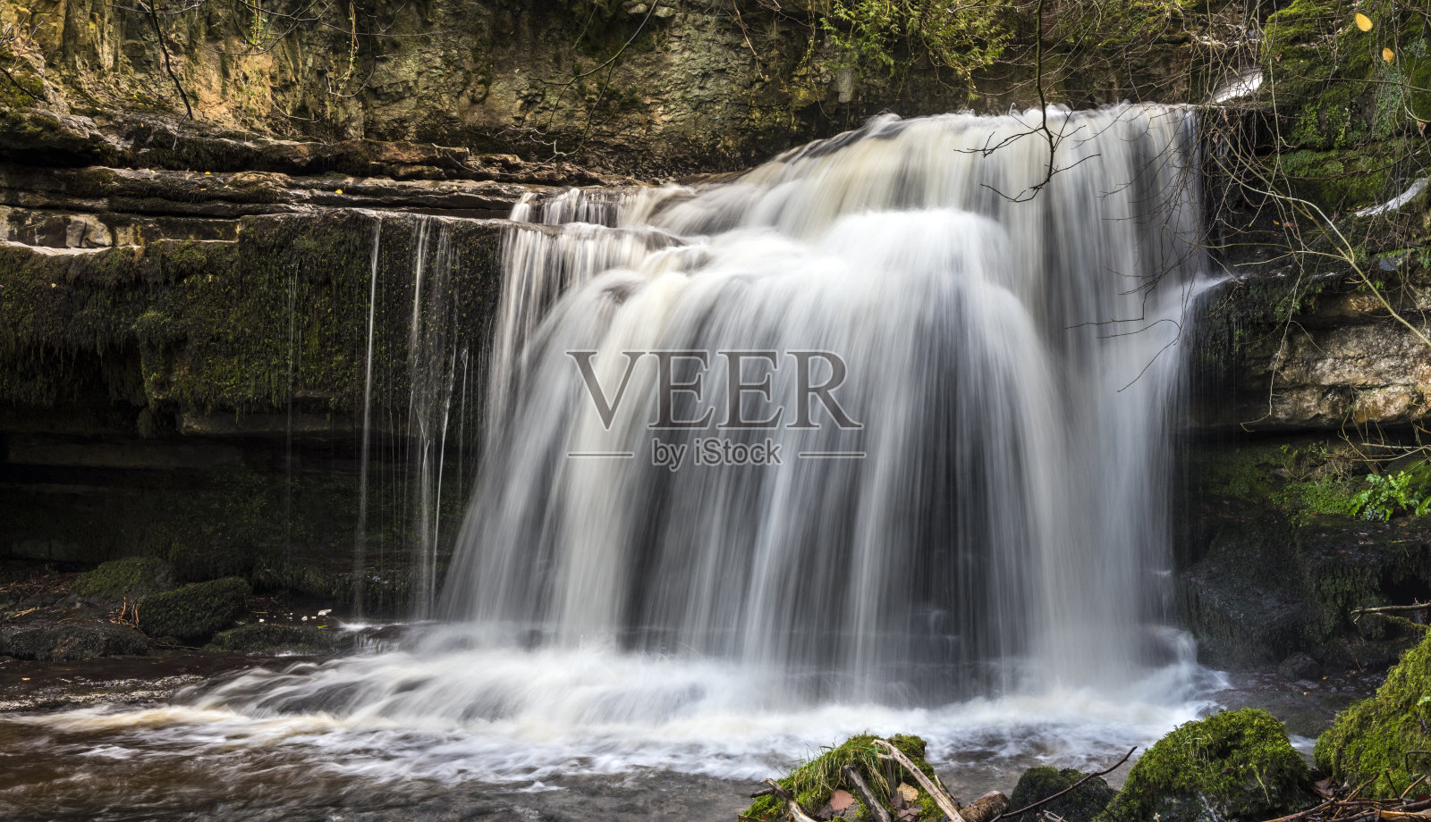 大锅瀑布:英国西伯顿照片摄影图片