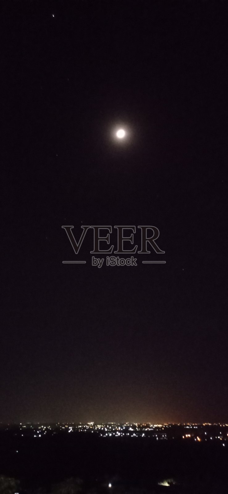 成龙家的夜晚气氛照片摄影图片