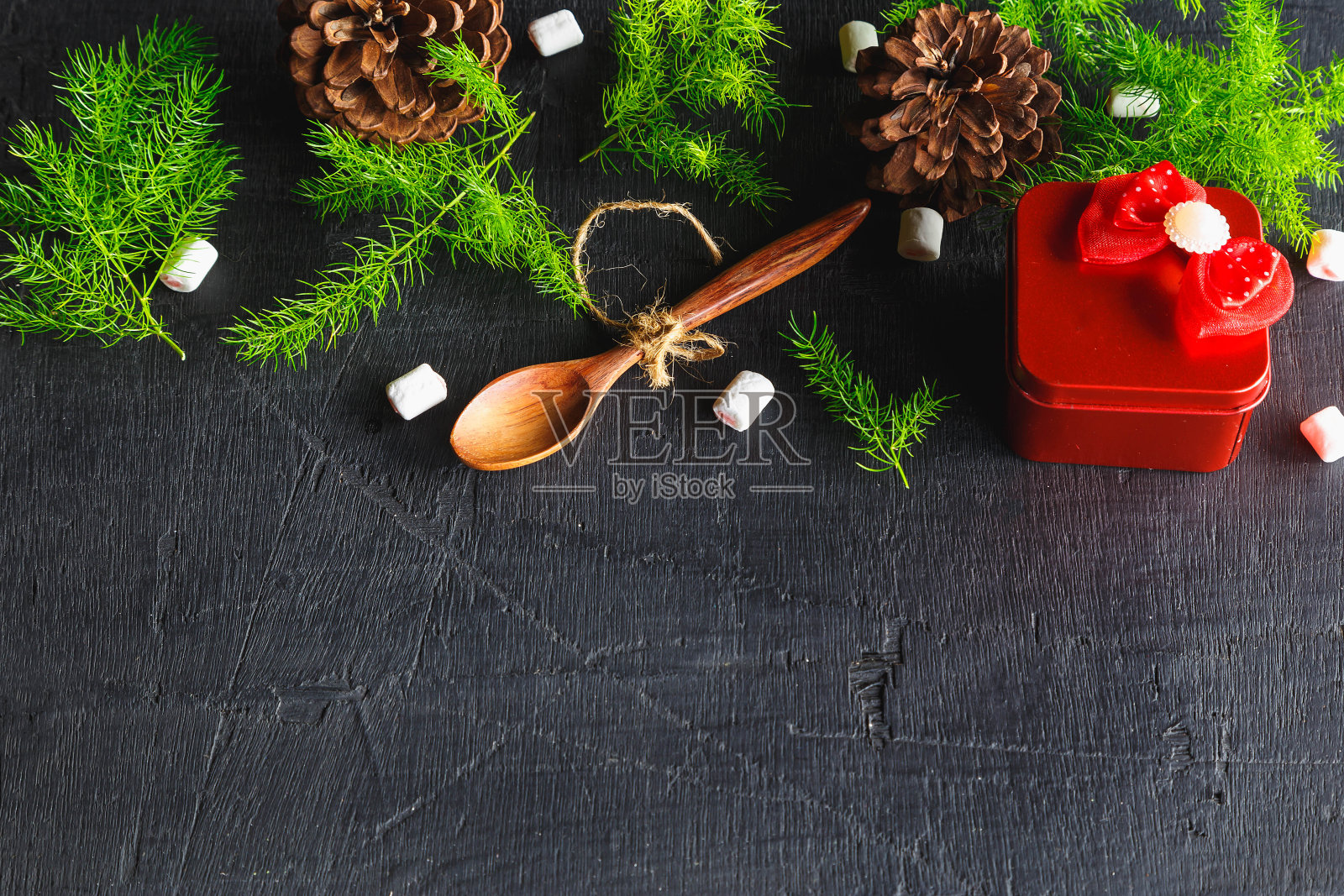 木勺和松树背景的圣诞背景概念照片摄影图片