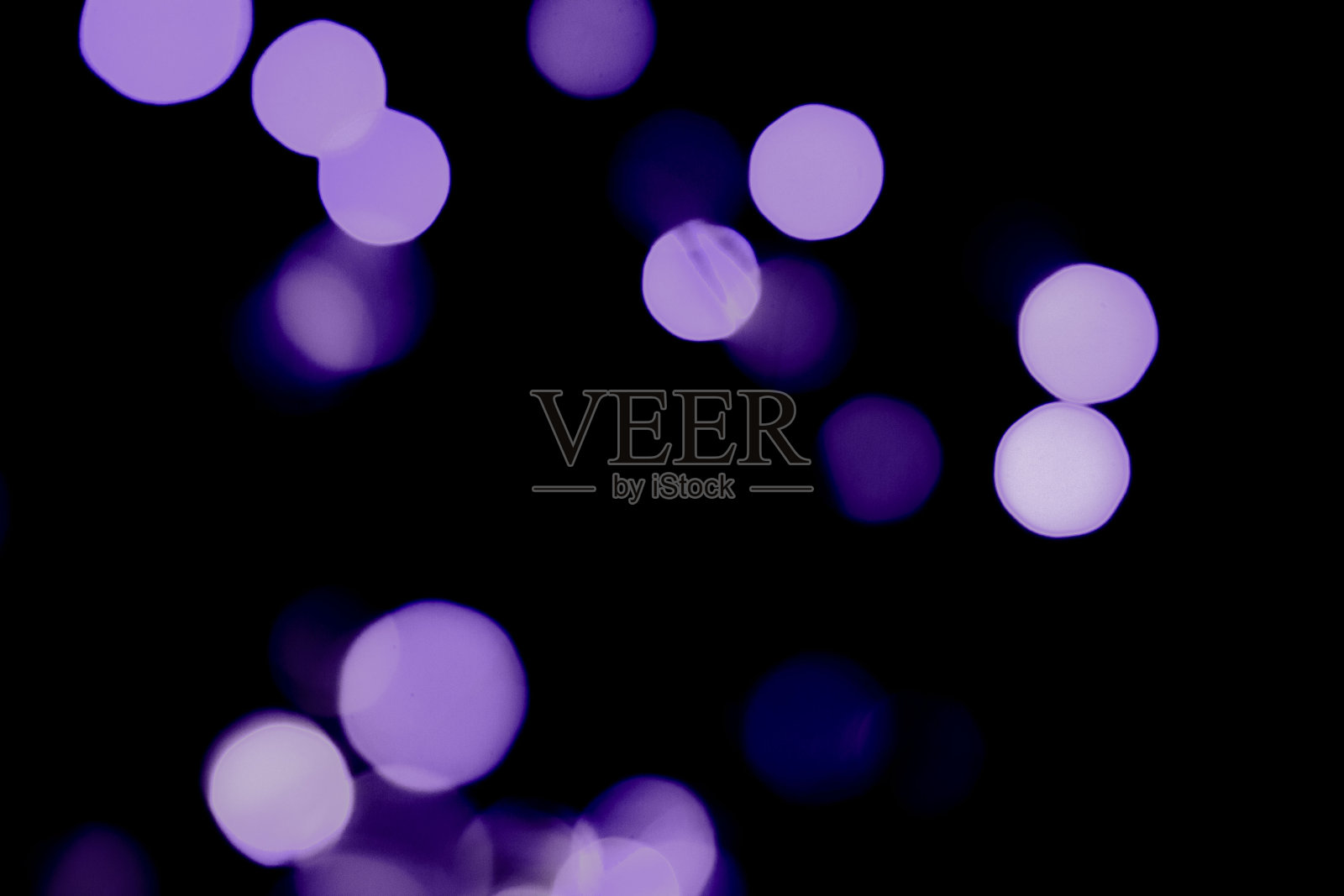 加兰在黑色背景上失去焦点照片摄影图片