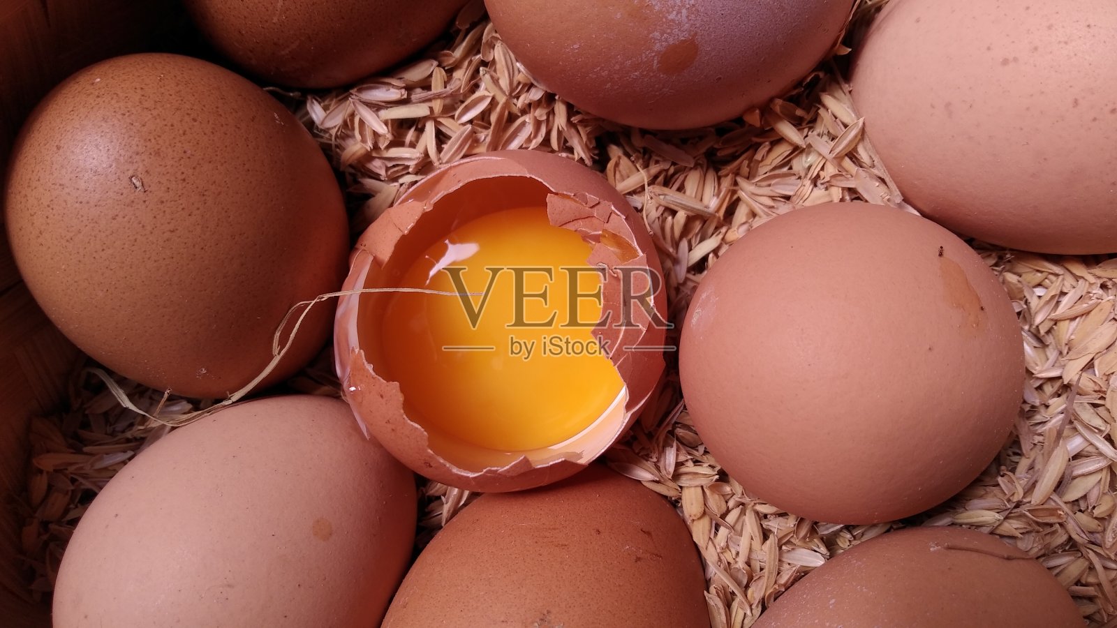 破碎的鸡蛋照片摄影图片