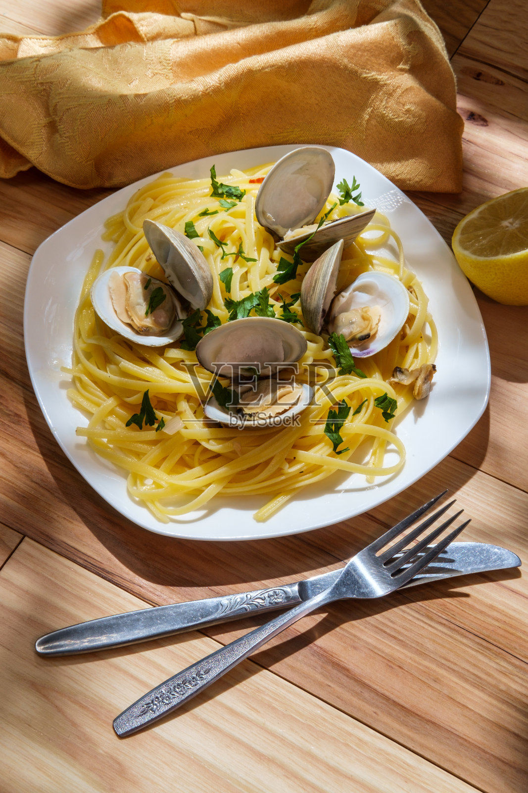 蛤蜊酱扁面照片摄影图片