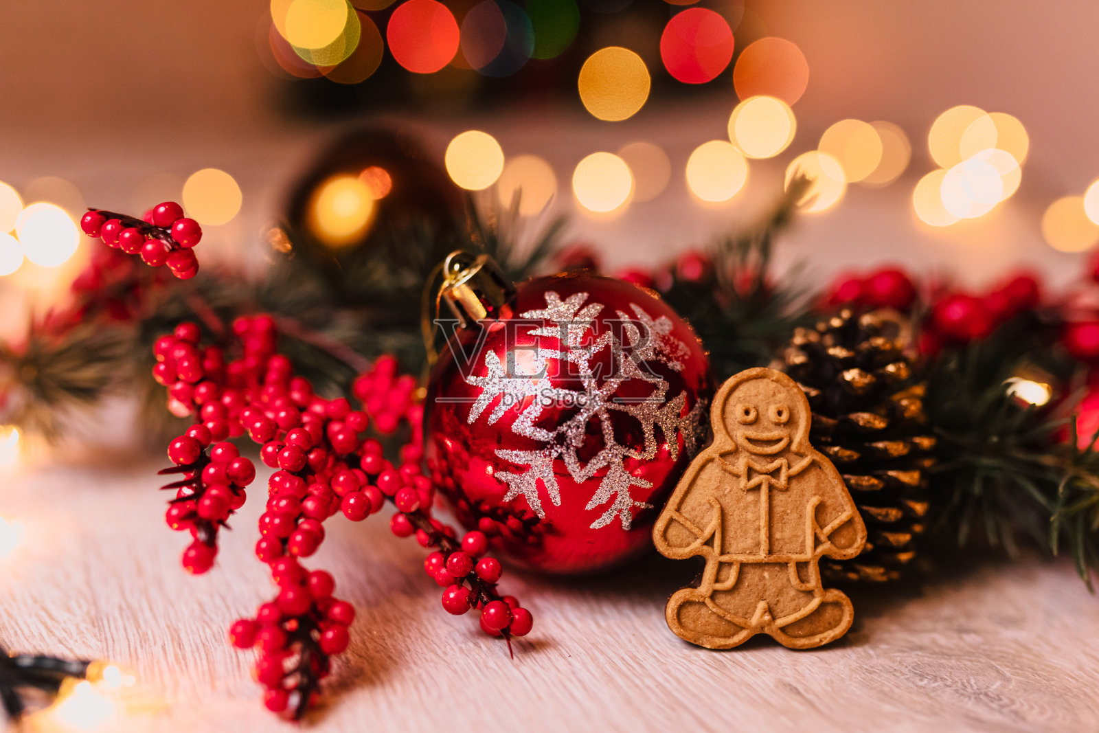 圣诞桌上的姜饼照片摄影图片