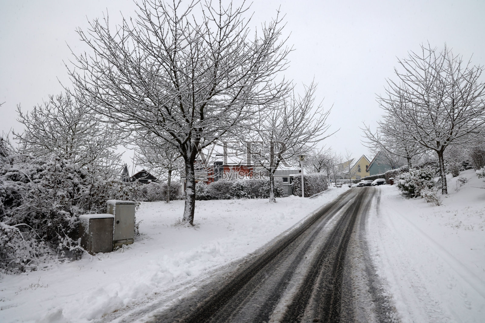 冬天的乡村景观，刚下过雪照片摄影图片