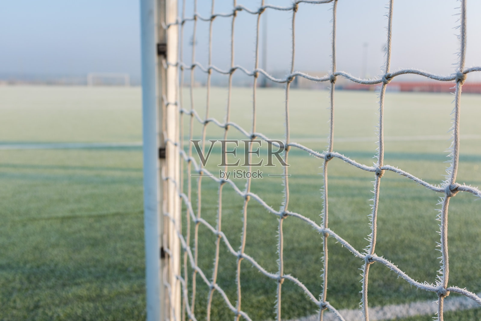 冬天的足球场照片摄影图片