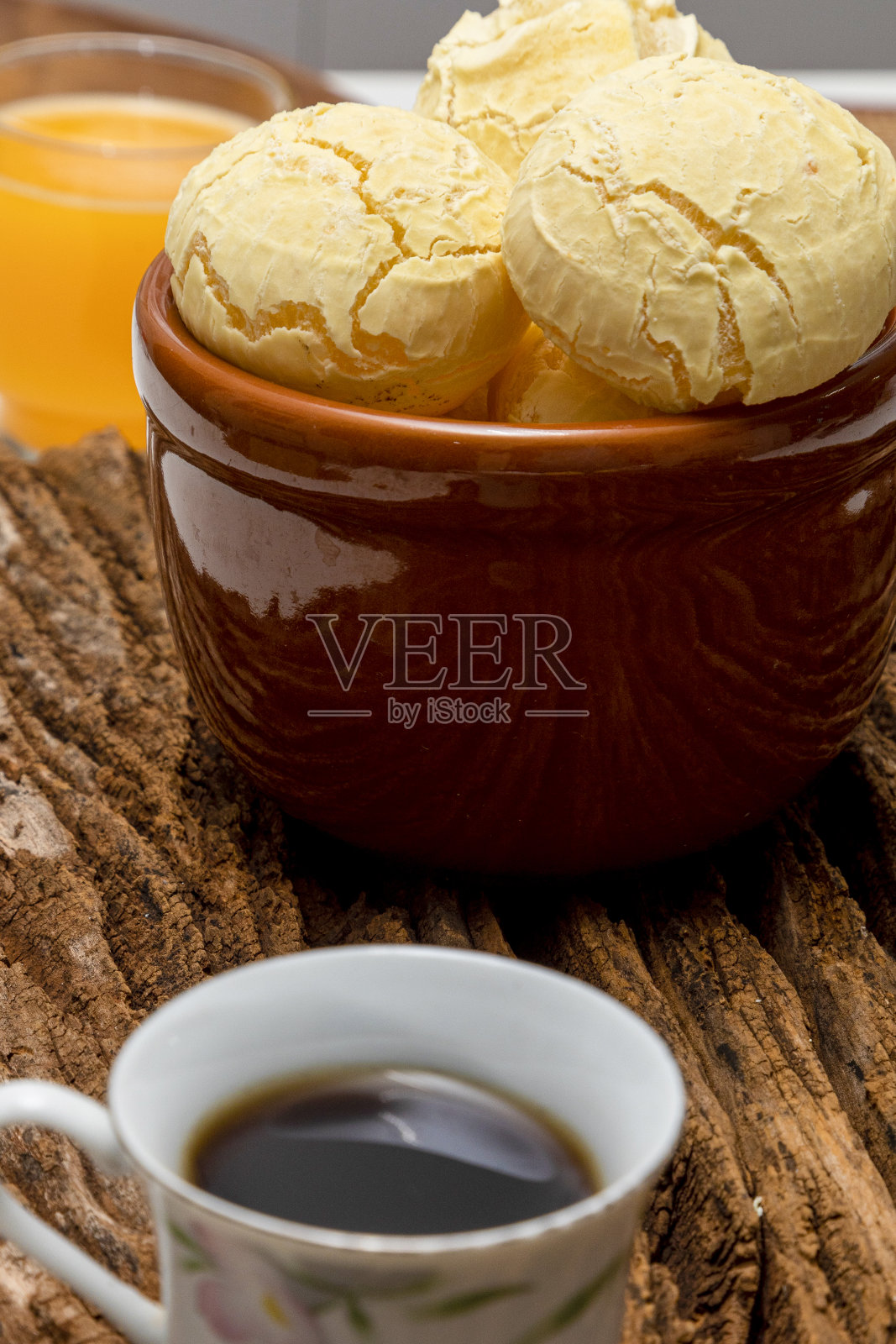 芝士面包配咖啡，巴西美食照片摄影图片