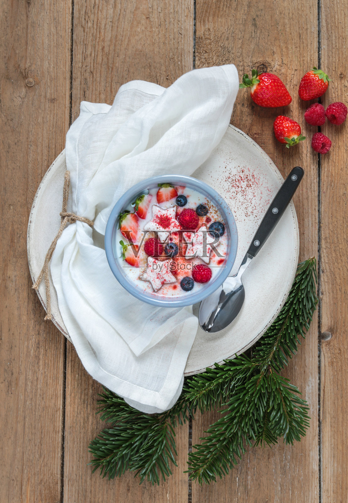 早餐碗，酸奶和浆果照片摄影图片