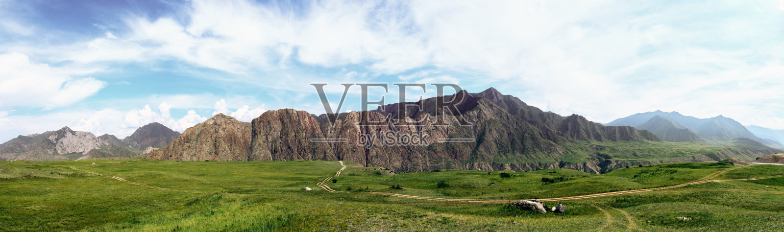 俄罗斯阿尔泰伊尼亚附近的山区景观照片摄影图片