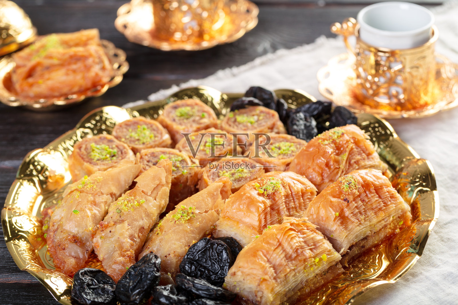 果仁蜜饼糕点甜点。传统土耳其甜点。近距离照片摄影图片