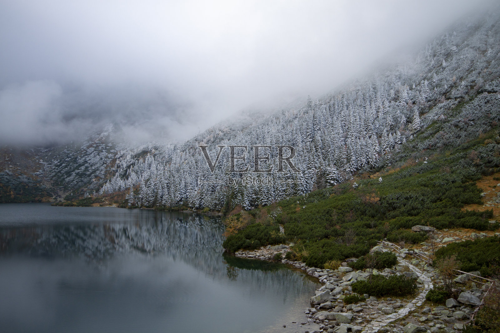 波兰的太特拉山脉已经结冰了照片摄影图片