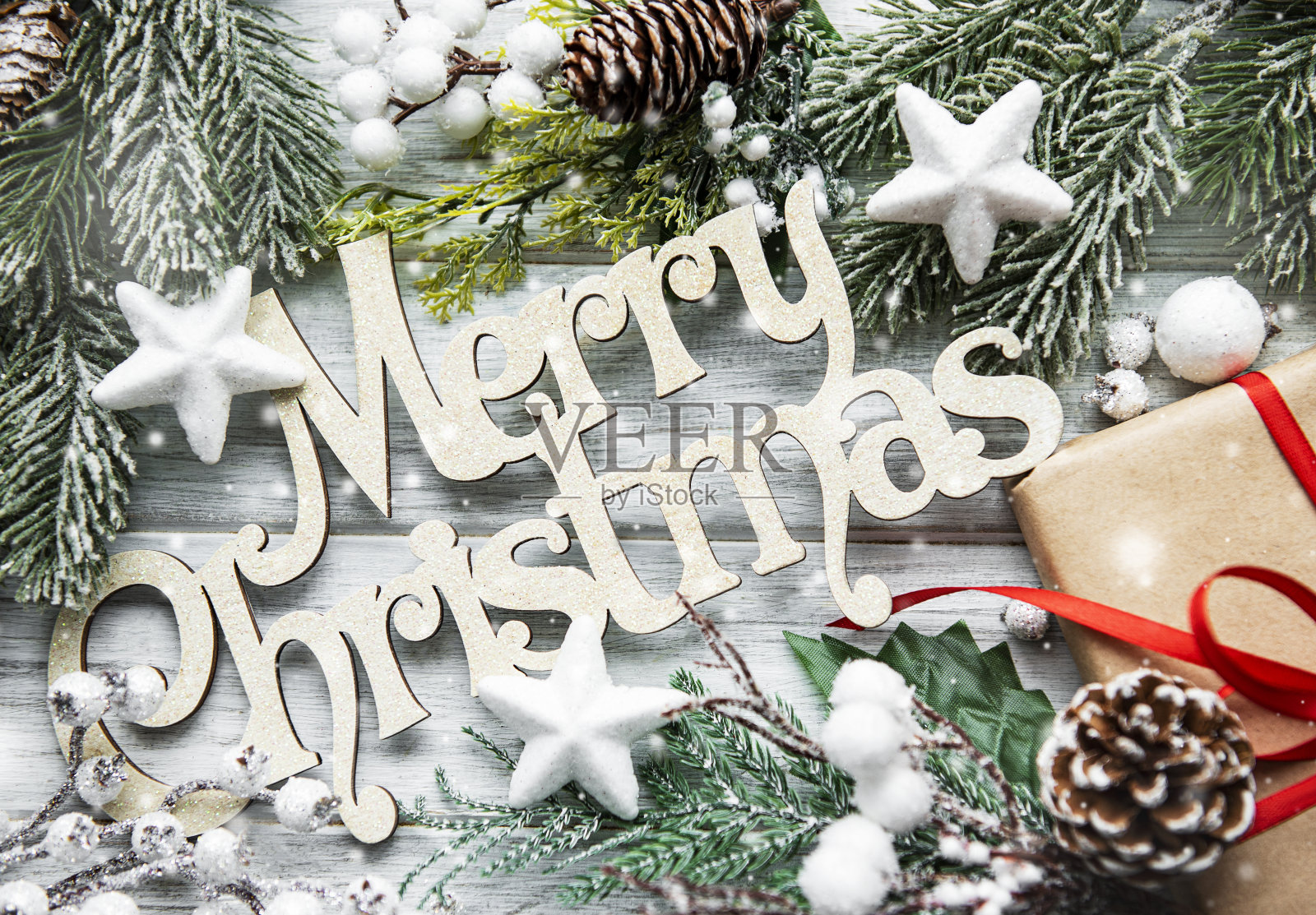 圣诞短信和圣诞装饰品照片摄影图片