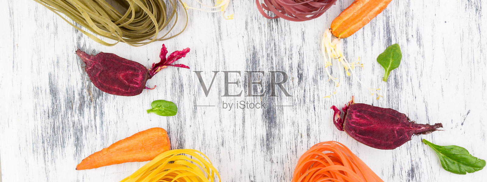 彩色生蔬菜素食意面的旗帜。照片摄影图片