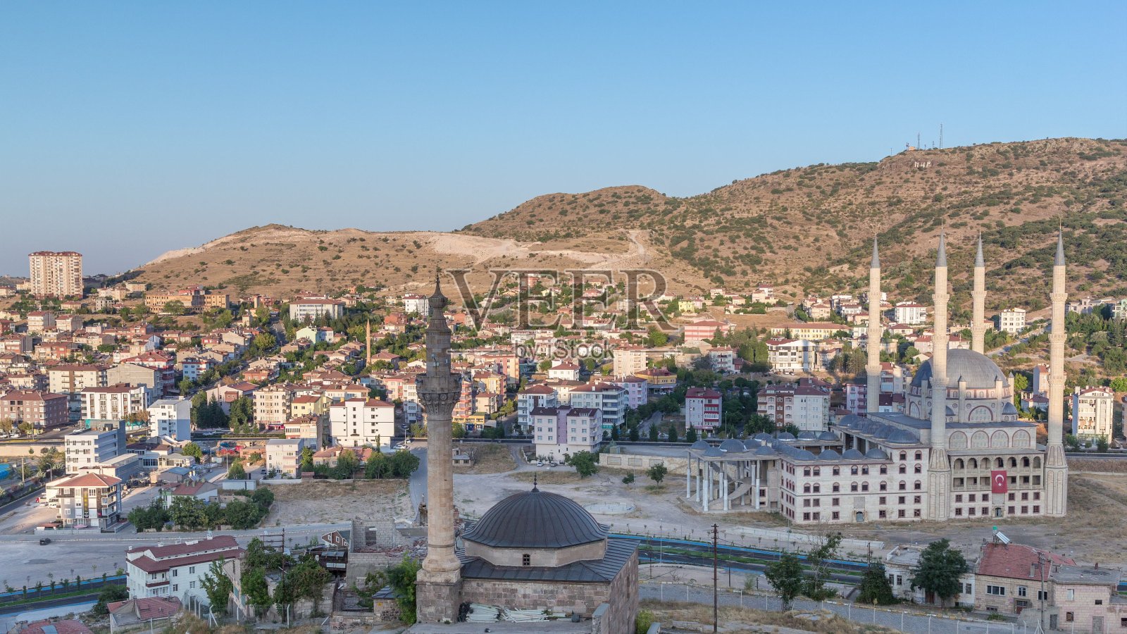鸟瞰图从古老的城堡清真寺在历史悠久的城市城镇内夫塞希尔时光流逝照片摄影图片