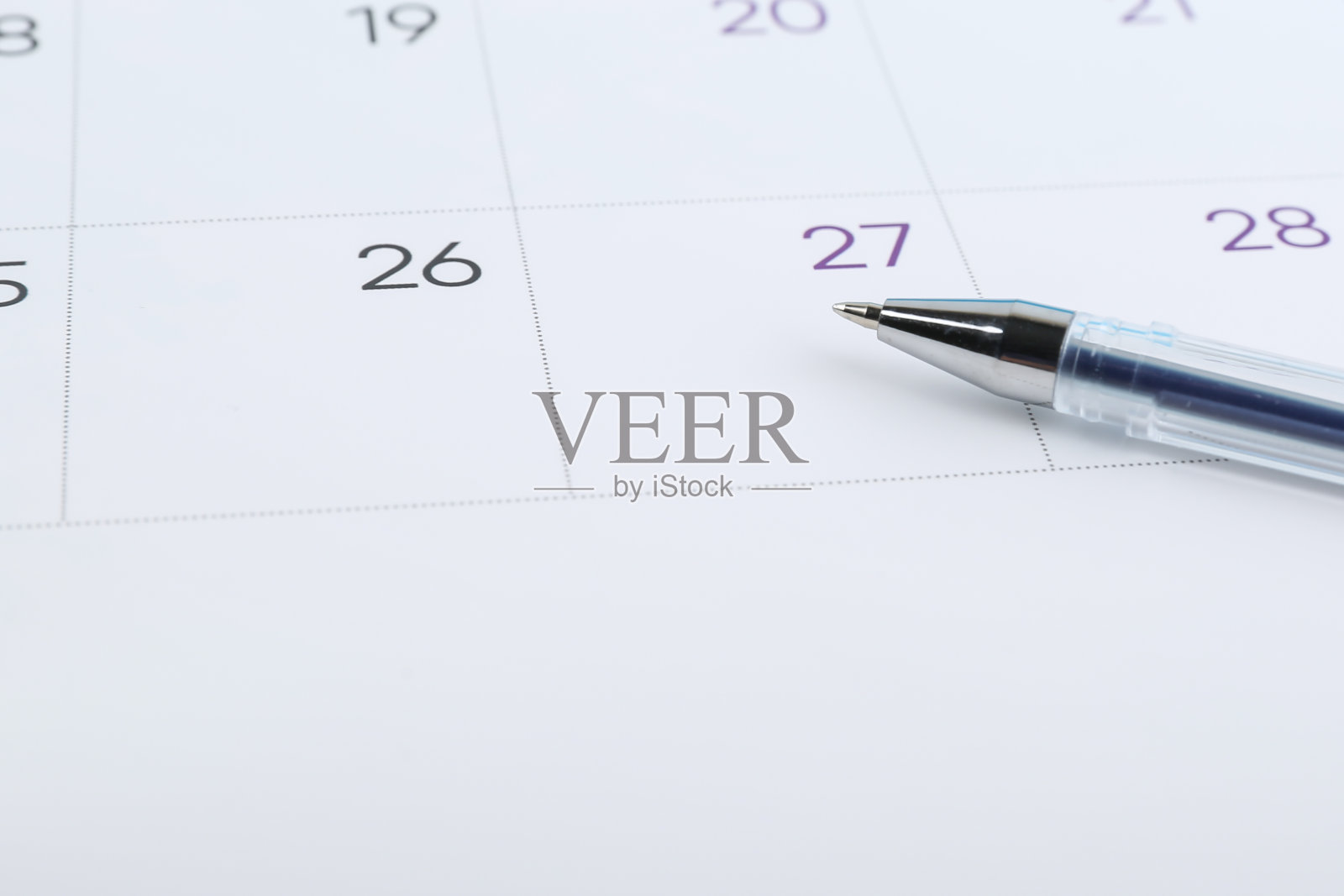 圆珠笔在日历上照片摄影图片