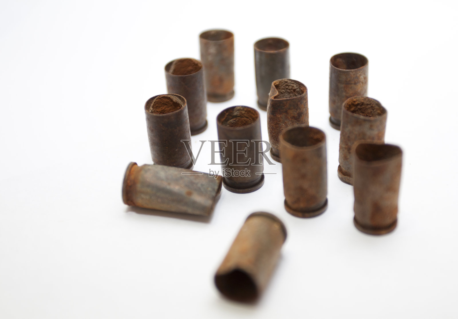 陈旧生锈的武器弹壳照片摄影图片