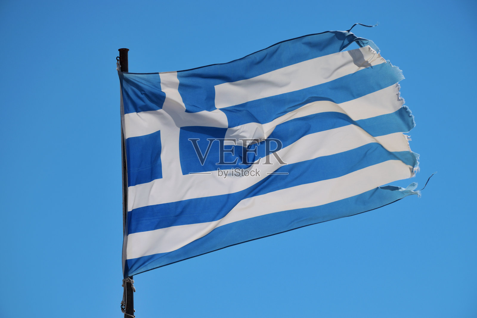蓝天上的希腊国旗照片摄影图片