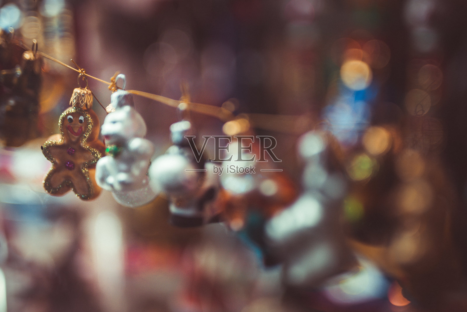 圣诞装饰物，店面里的圣诞装饰品照片摄影图片