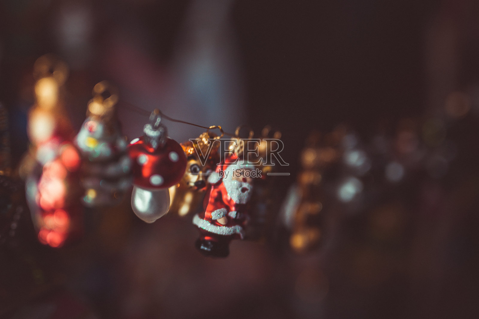 圣诞装饰物，店面里的圣诞装饰品照片摄影图片