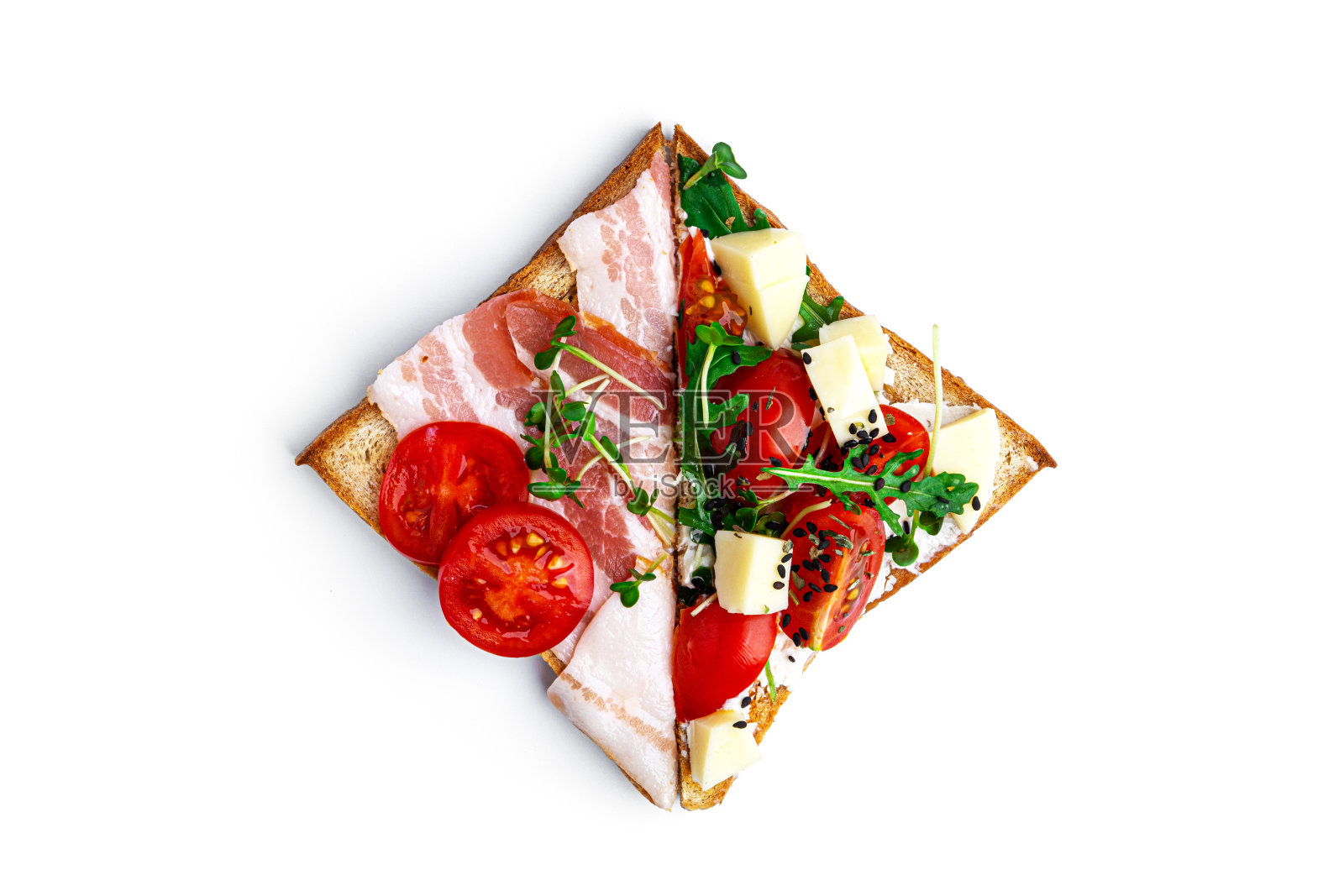 不同馅料的意式烤面包，白色背景。蔬菜，肉类和奶酪烤面包照片摄影图片