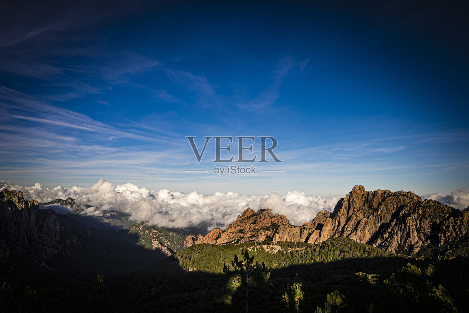 蓬塔塔福纳塔迪帕利里山和蓬塔阿拉卡莱在巴韦拉上校， 巴韦拉马西夫， 巴韦拉针 （巴韦拉针）， 科西嘉岛， 法国照片摄影图片