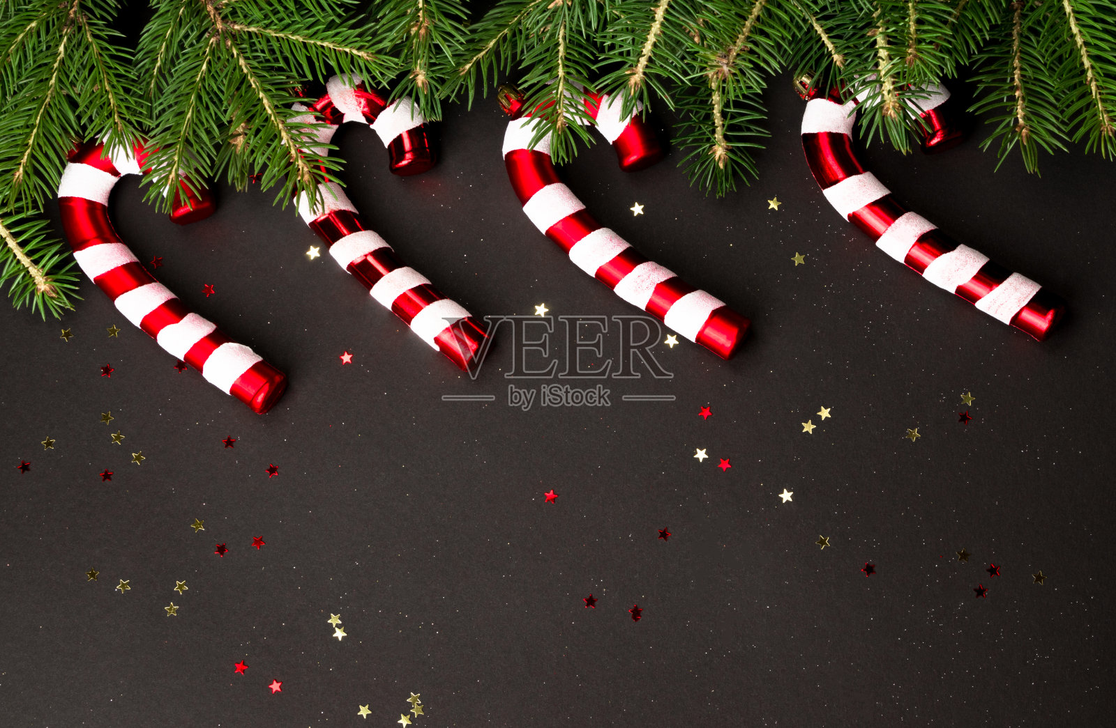 圣诞背景与糖果手杖和冷杉树枝照片摄影图片